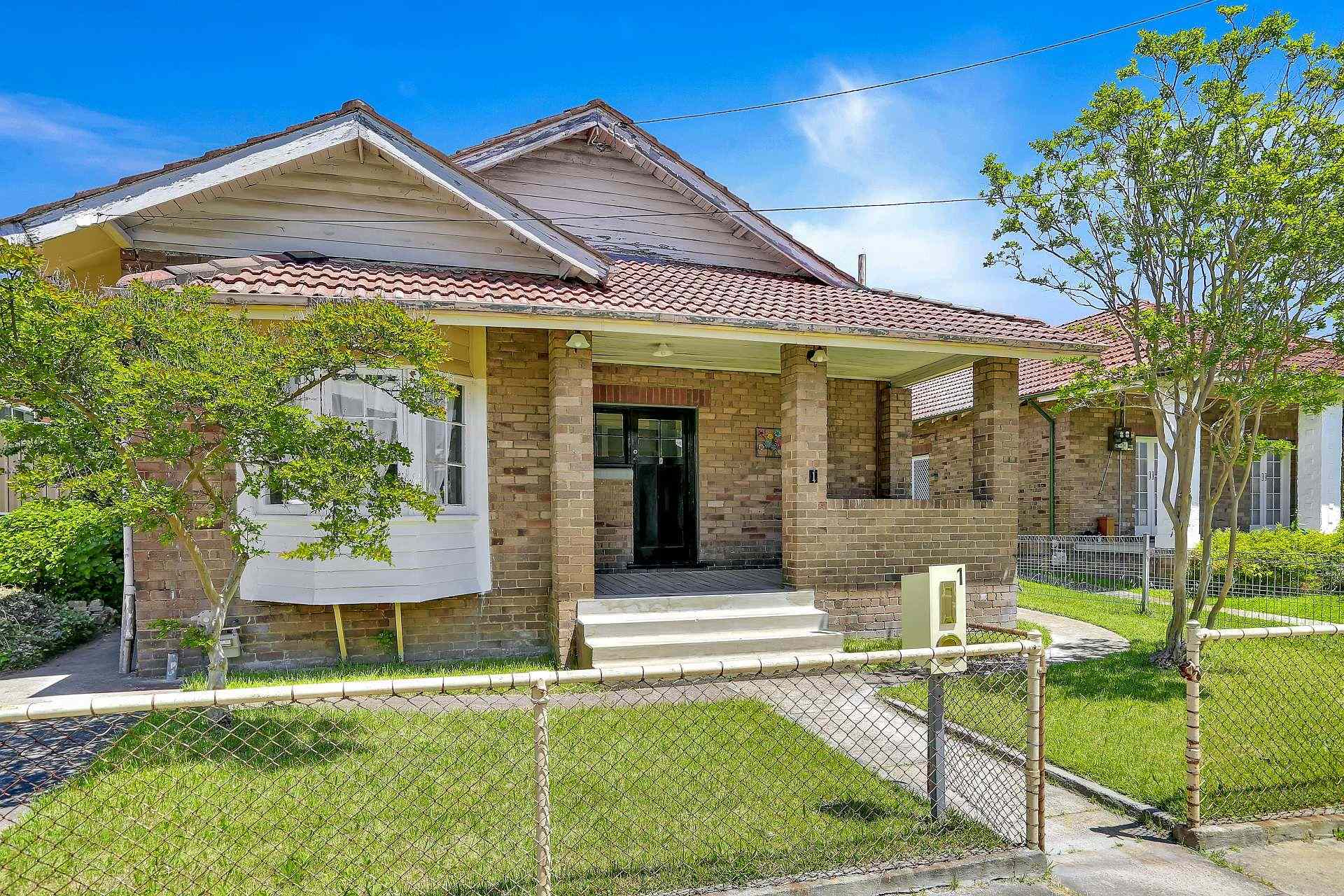 Prop-GPT: House: NSW Lithgow, NSW 2790 Home For Rent