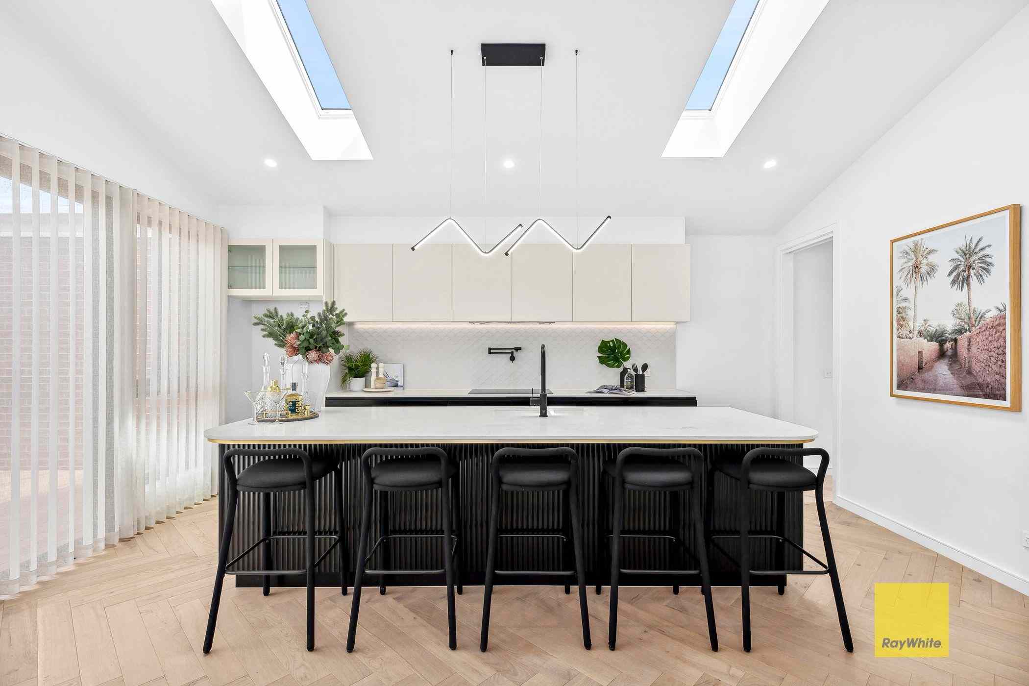 Prop-GPT: Townhouse: VIC East Geelong, VIC 3219 Home For Rent