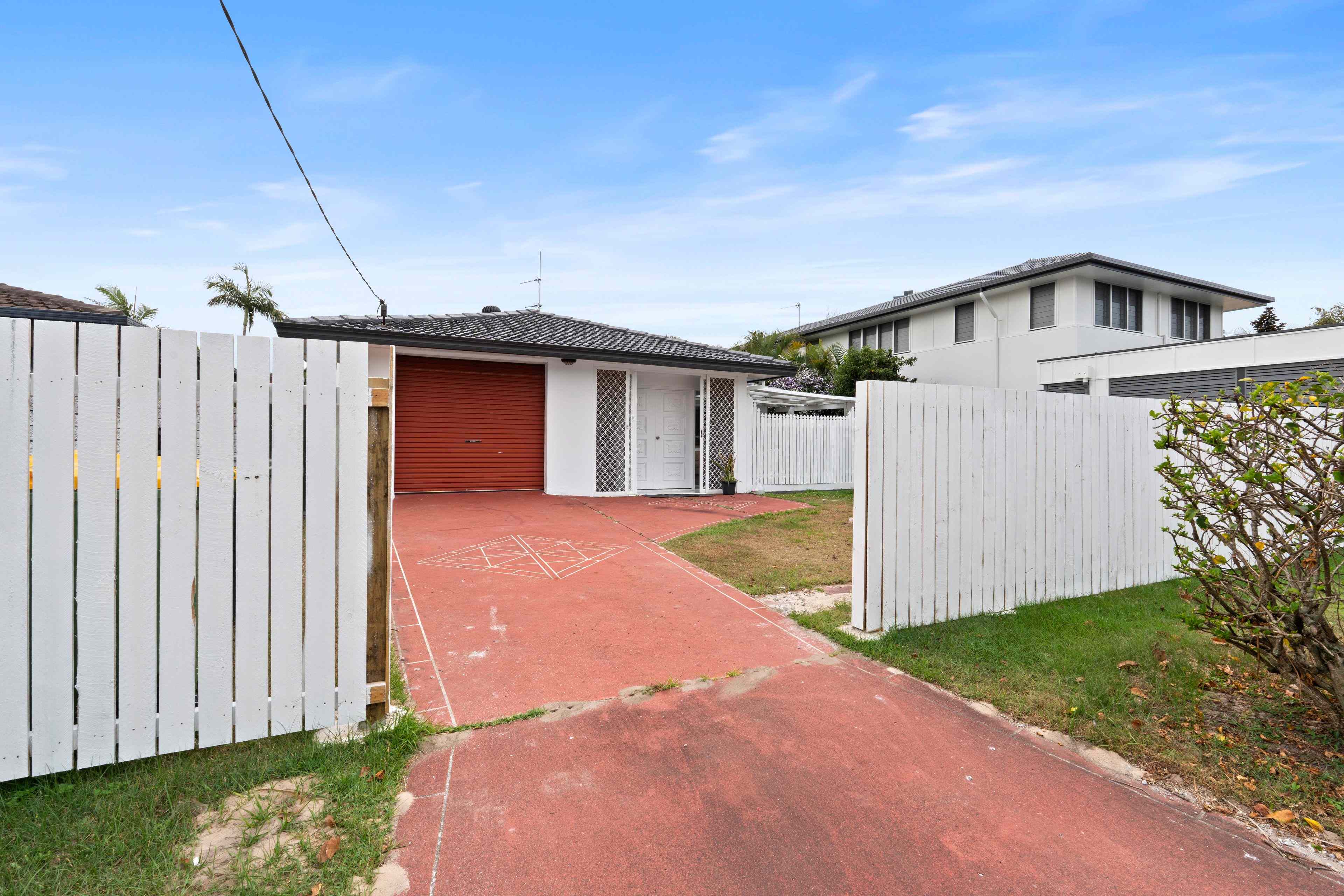 Prop-GPT: House: QLD Mermaid Waters, QLD 4218 Home For Rent