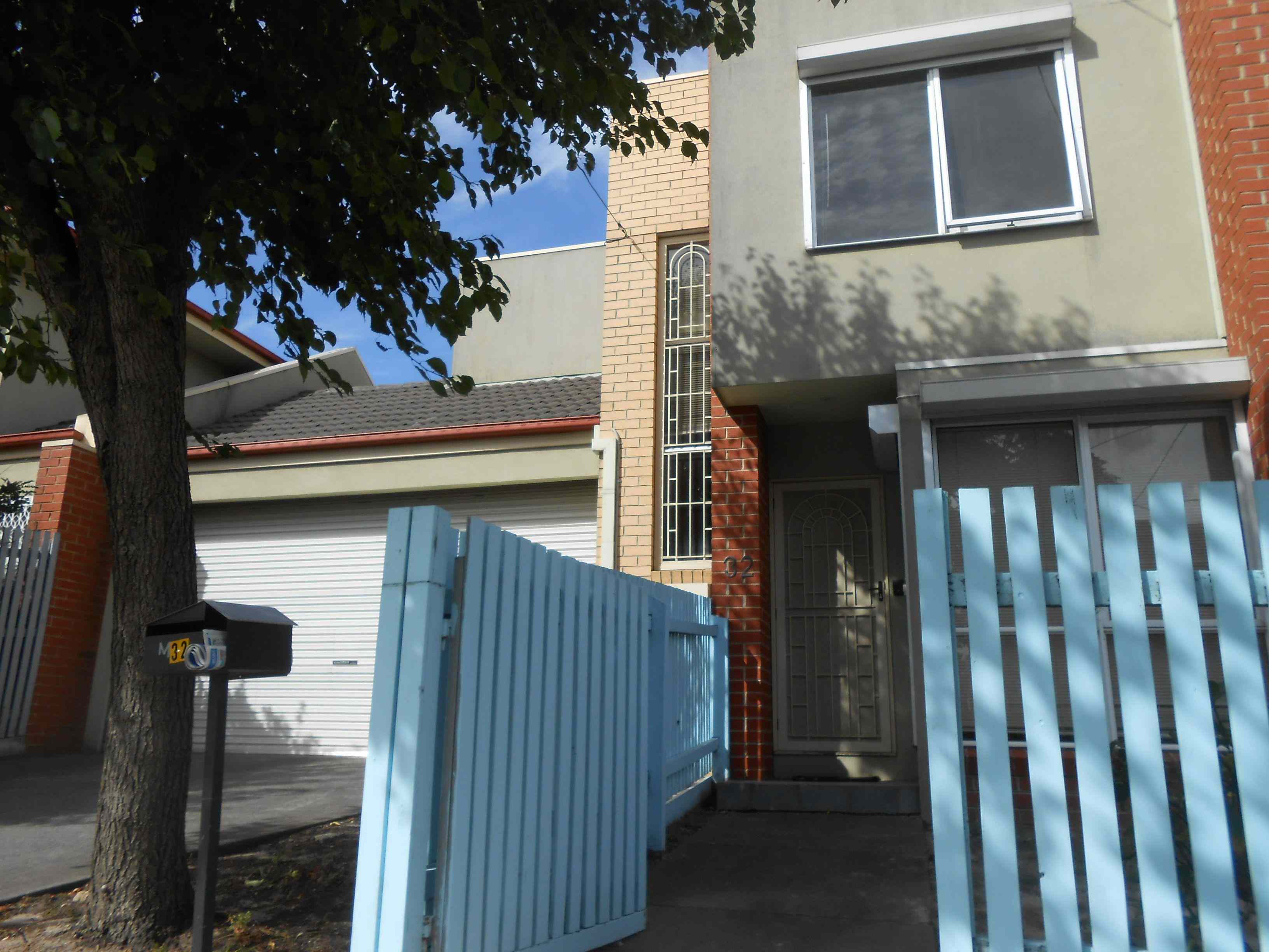Prop-GPT: Townhouse: VIC Clayton, VIC 3168 Home For Rent