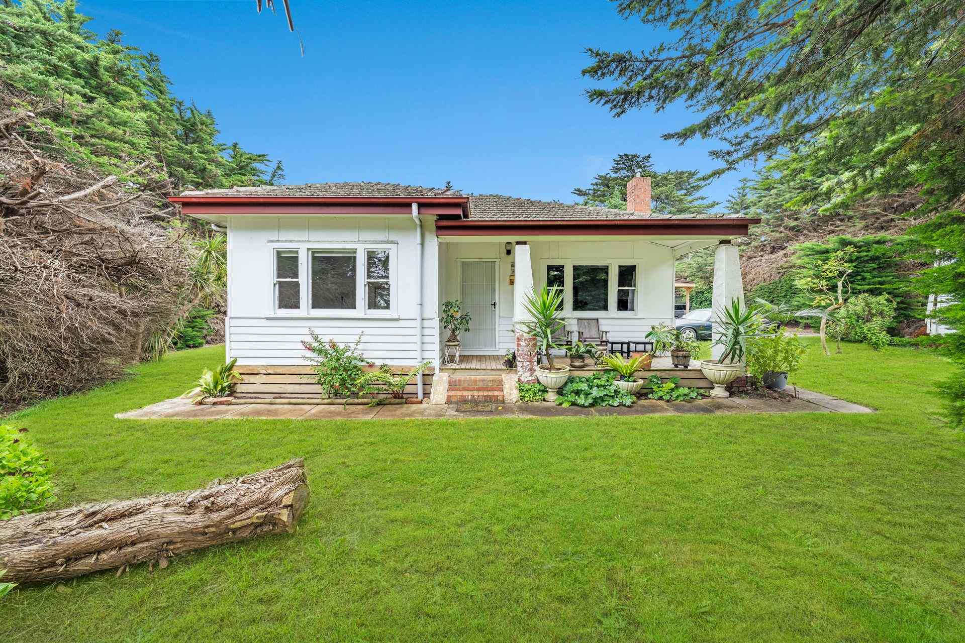 Prop-GPT: House: VIC Hastings, VIC 3915 Quiet & Cozy Living