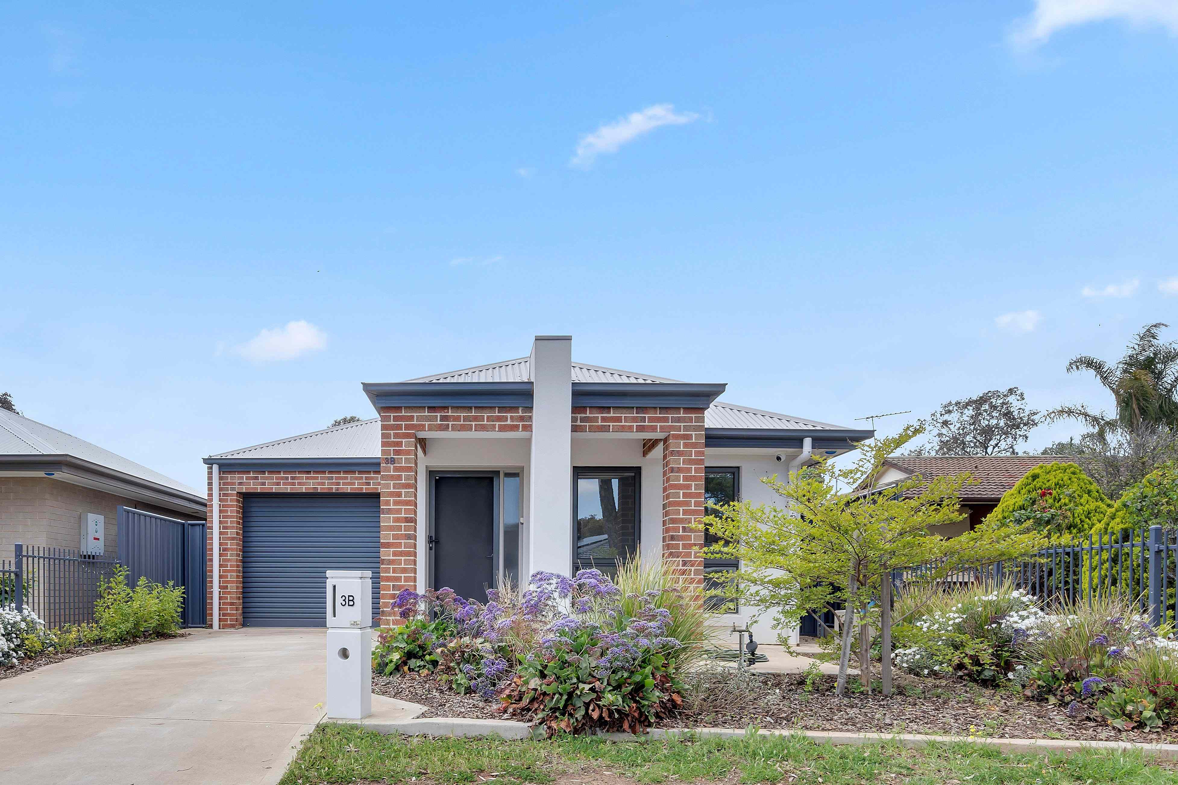 Prop-GPT: House: SA Pooraka, SA 5095 Stylish & Serene 2-Bedroom Home in the Heart of Pooraka