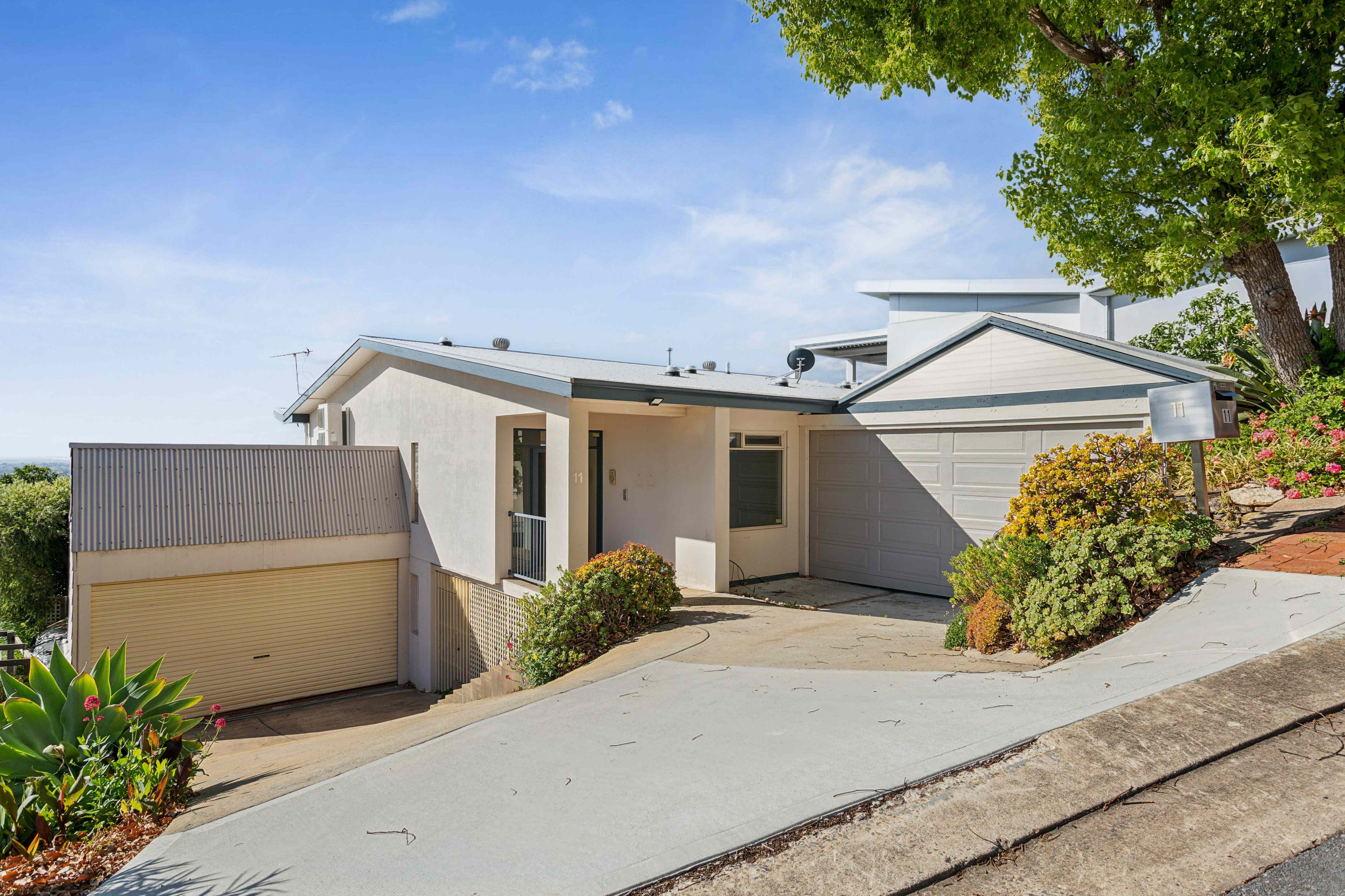 Prop-GPT: House: SA Glen Osmond, SA 5064 City-to-sea views with space for the whole family