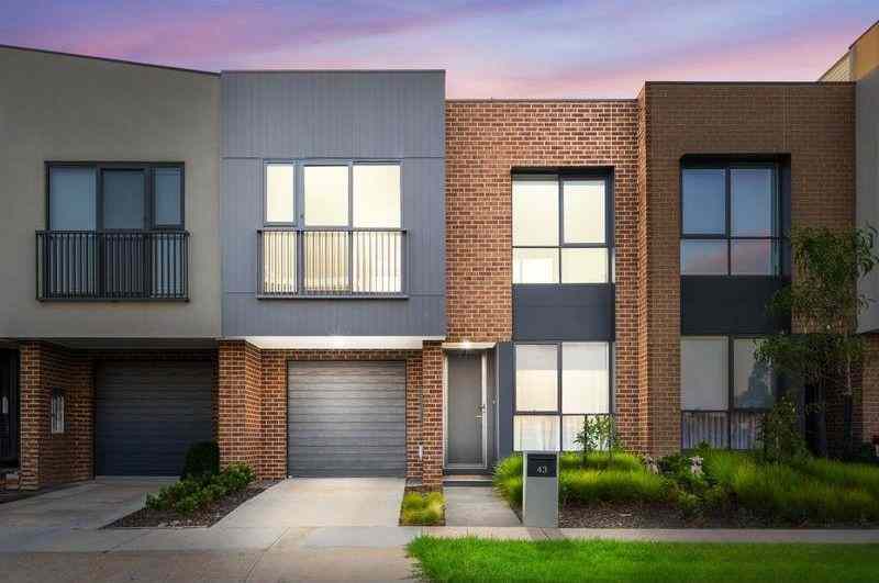 Stylish & Convenient Living in Prime Location:   Townhouse | Prop-GPT the AI-Powered Property Portal