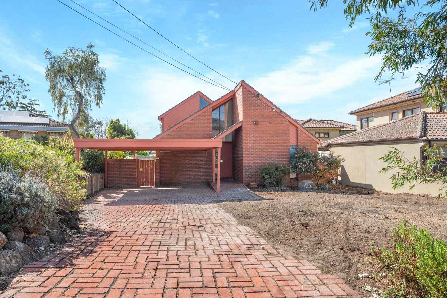 FAMILY HOME IN PRIME LOCATION!!: VIC Bulleen, VIC 3105 House | Prop-GPT the AI-Powered Property Portal