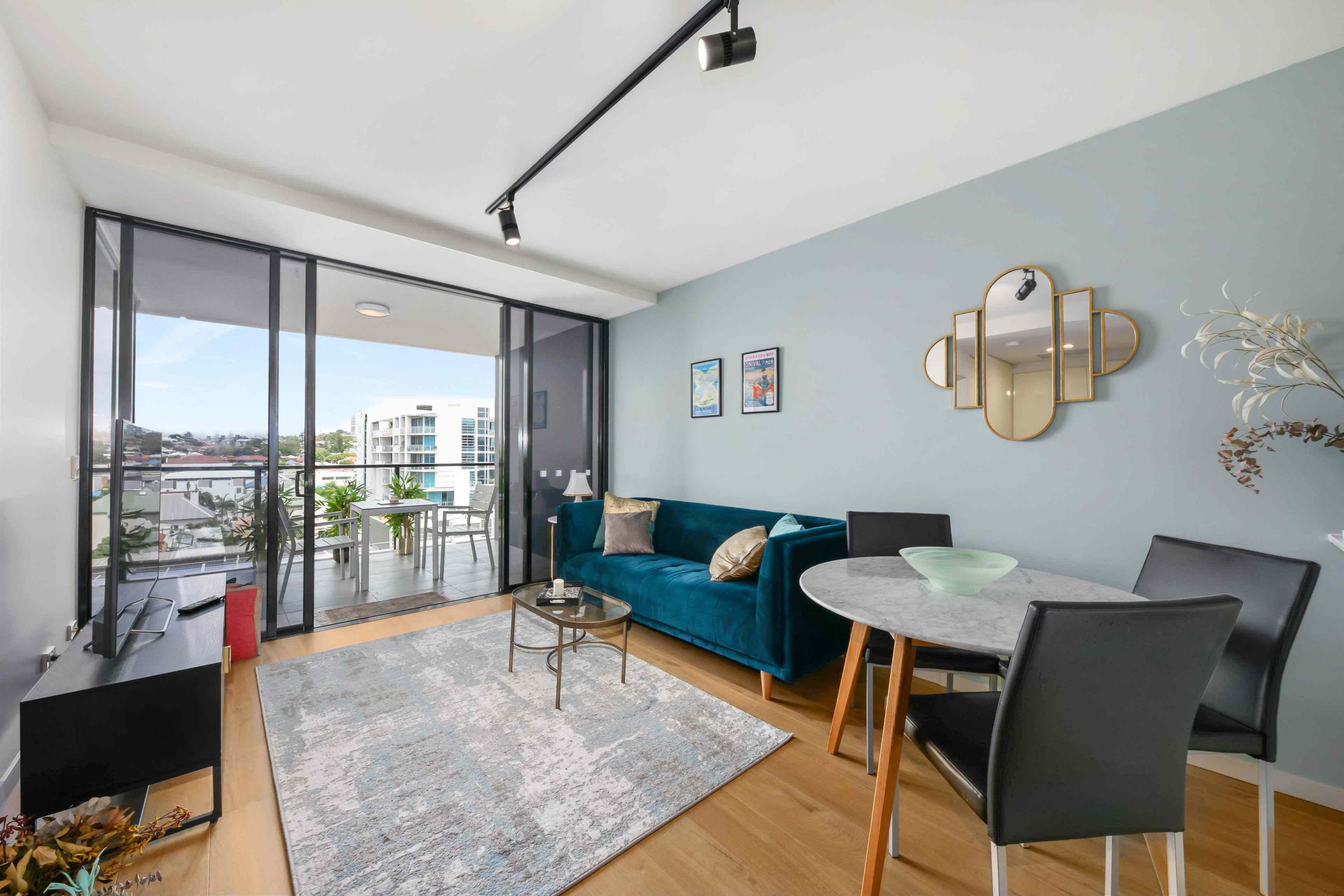 Prop-GPT: Apartment: QLD South Brisbane, QLD 4101 One Bedroom Furnished apartment