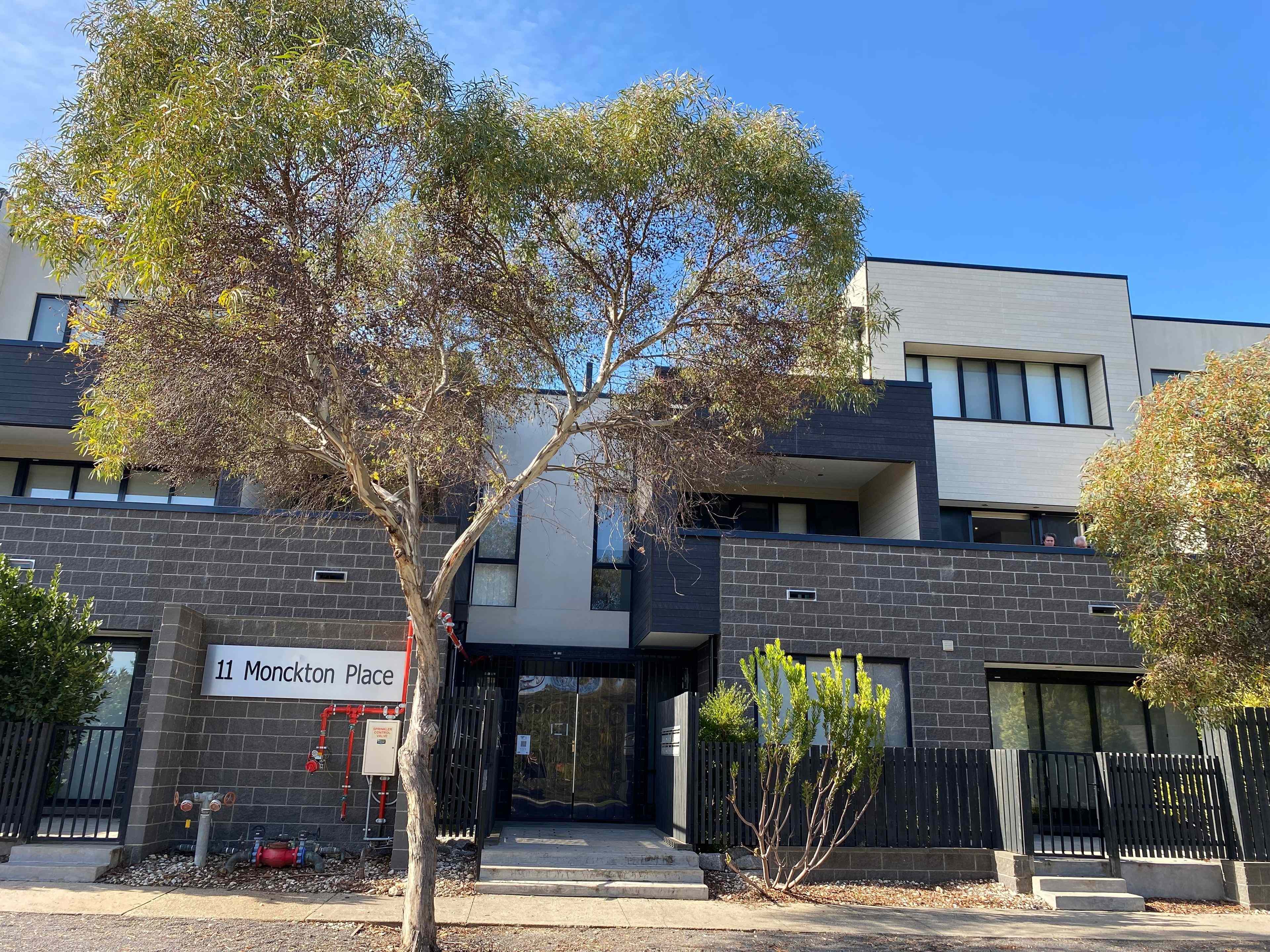 MODERN TOWNHOUSE IN A POPULAR POSITION: VIC Caroline Springs, VIC 3023 House | Prop-GPT the AI-Powered Property Portal