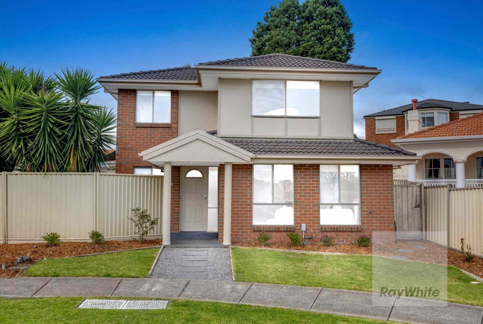 Prop-GPT: Townhouse: VIC Mill Park, VIC 3082 Modern Comfortable Living