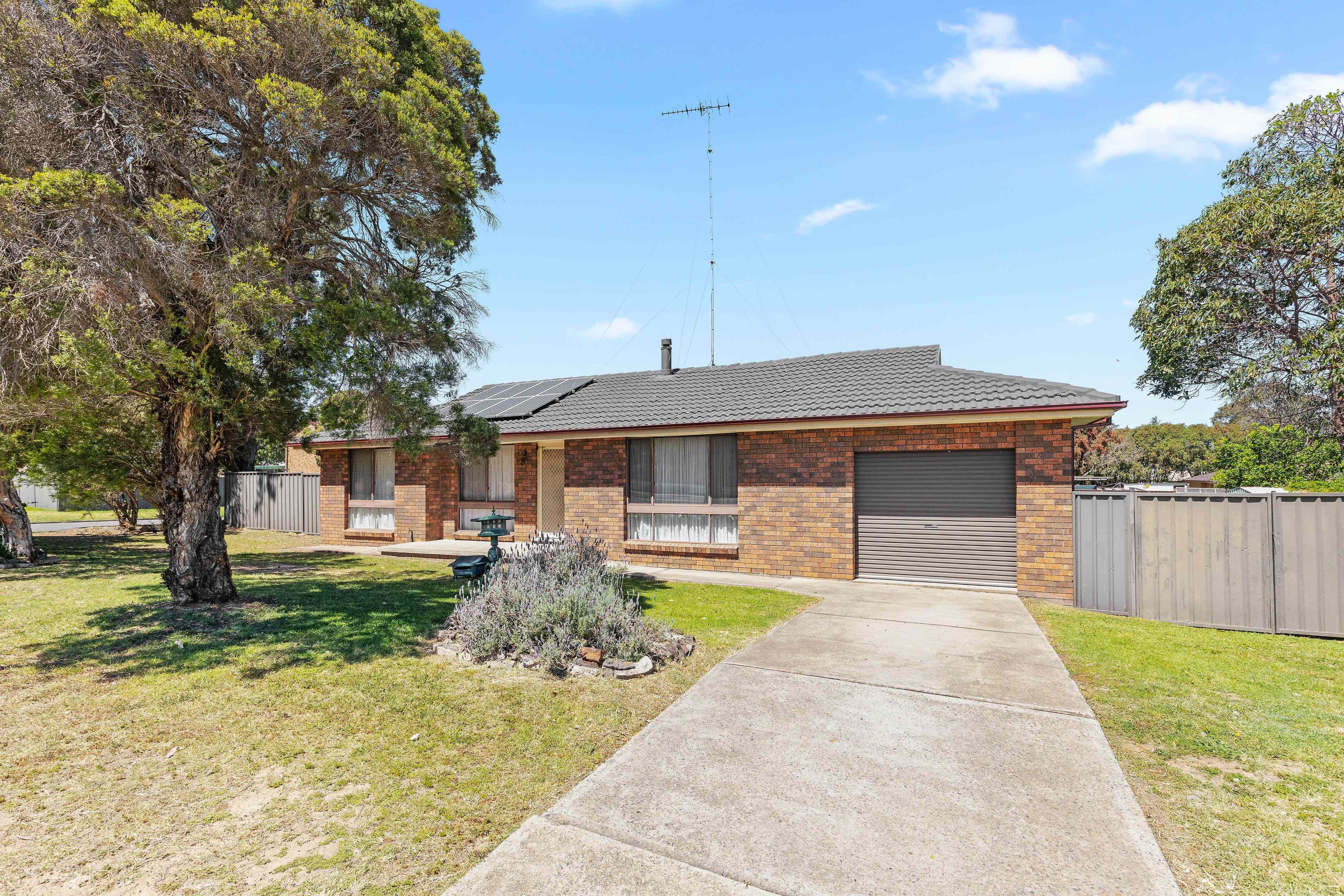 UPDATED FAMILY HOME IN A GREAT LOCATION!: NSW South Penrith, NSW 2750 House | Prop-GPT the AI-Powered Property Portal
