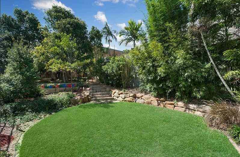 Prop-GPT: House: QLD Paddington, QLD 4064 Quiet 3 Bedroom Family Home W/ Amazing Backyard
