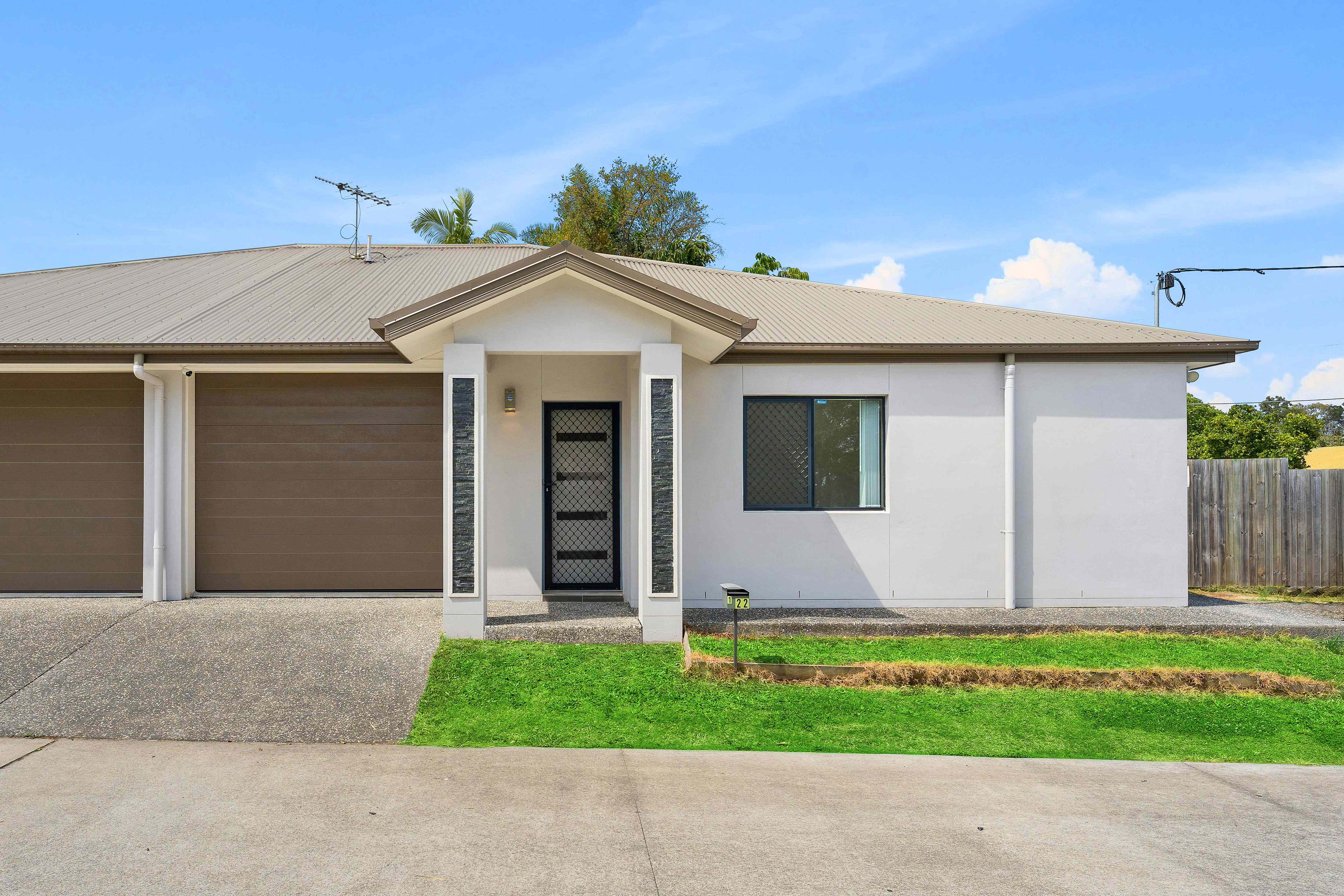 Prop-GPT: House: QLD Loganlea, QLD 4131 Spacious Family Home & Low Maintenance Living in a Fantastic Location!!
