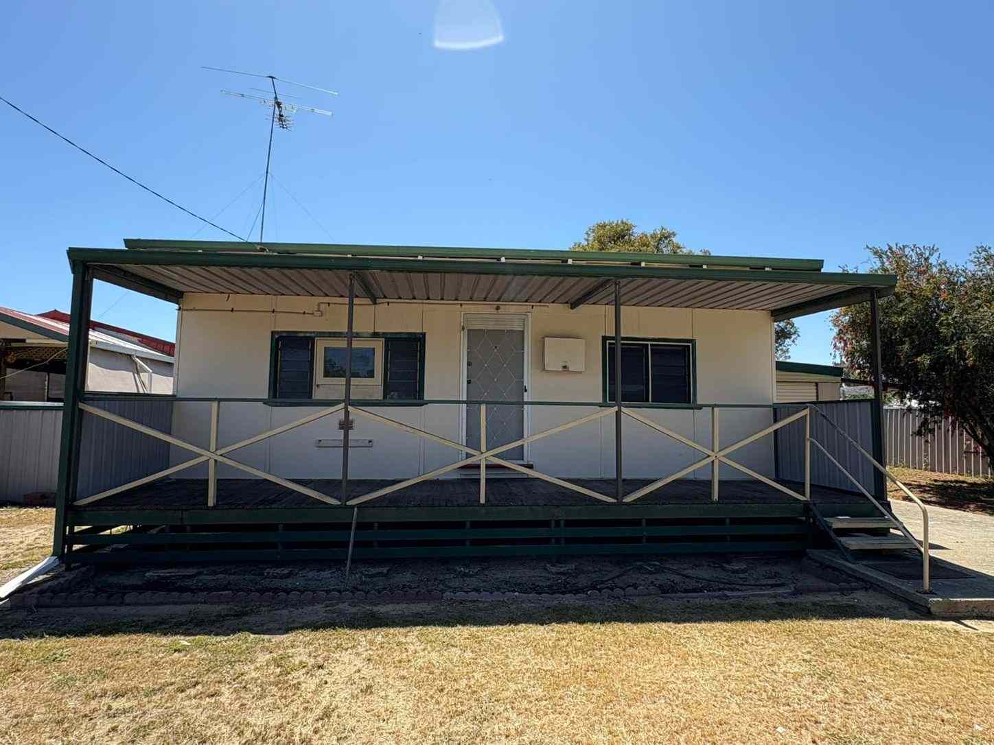 Prop-GPT: House: WA Mandurah, WA 6210 6 Fourth Avenue, MANDURAH, WA 6210 - House for Rent - harcourts.net