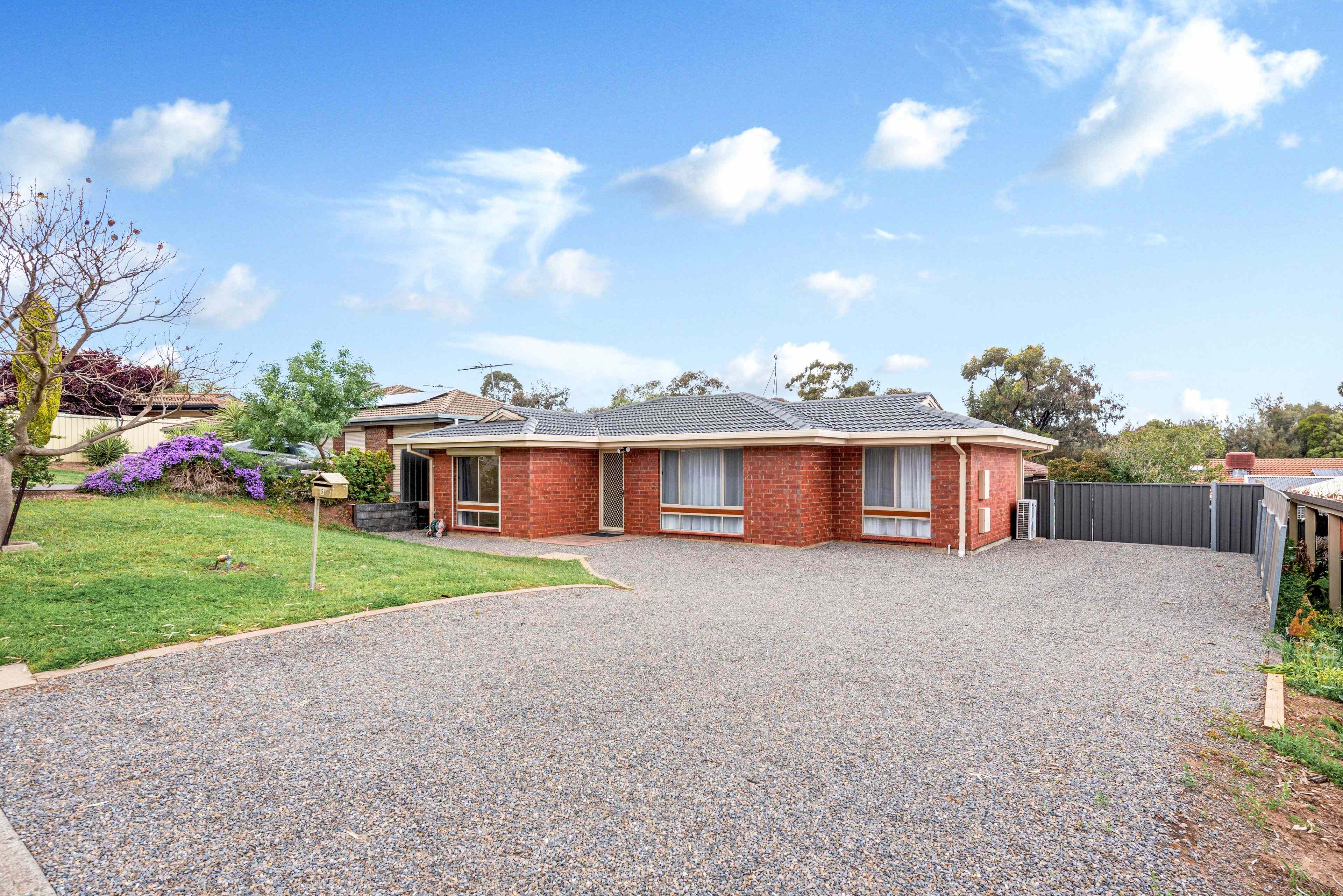 Prop-GPT: House: SA Old Reynella, SA 5161 Beautifully presented 4 bedroom home