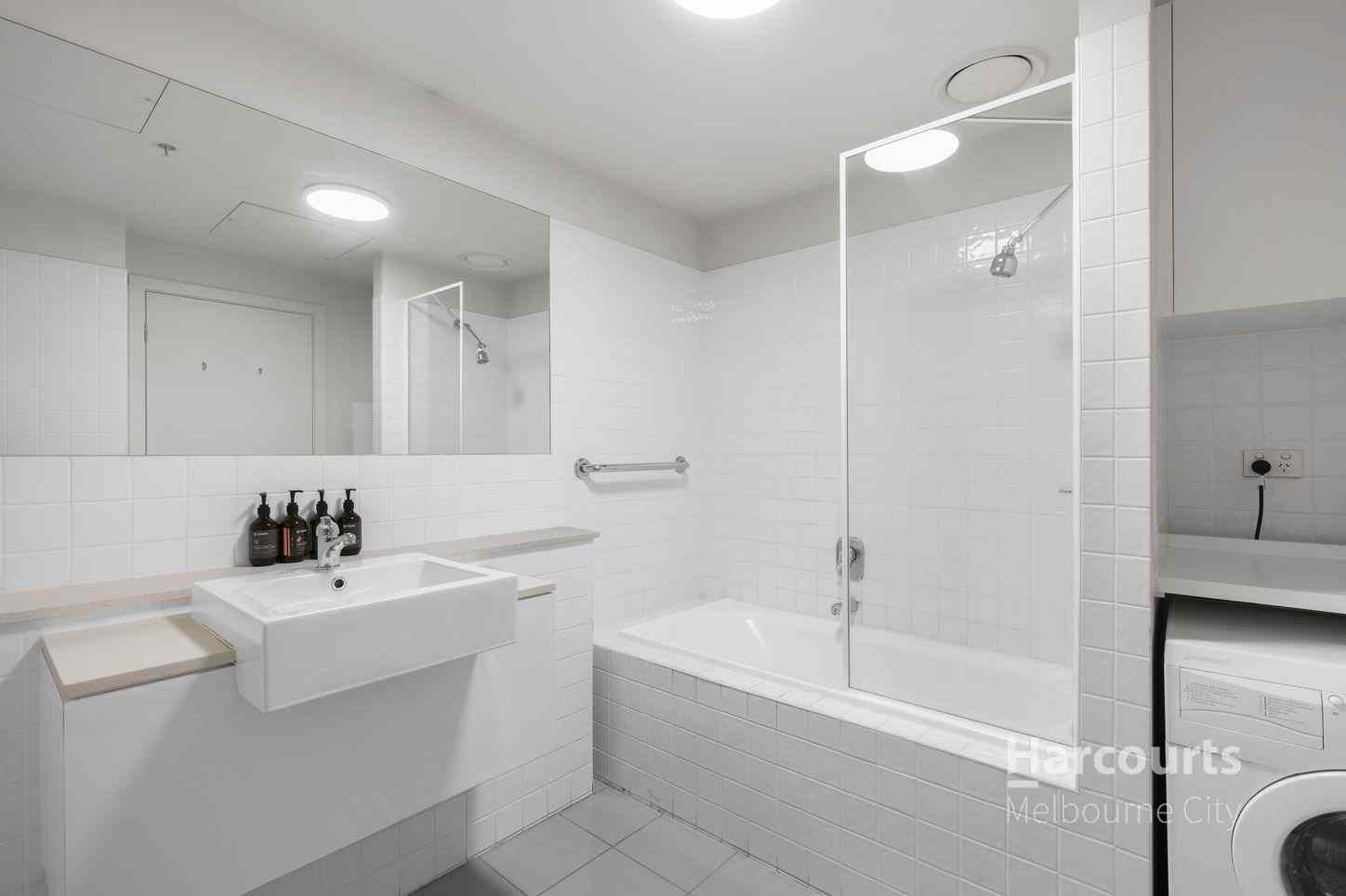 Prop-GPT: Property: VIC Melbourne, VIC 3000 701/250 Elizabeth Street, MELBOURNE, VIC 3000 - Apartment for Rent - harcourts.net