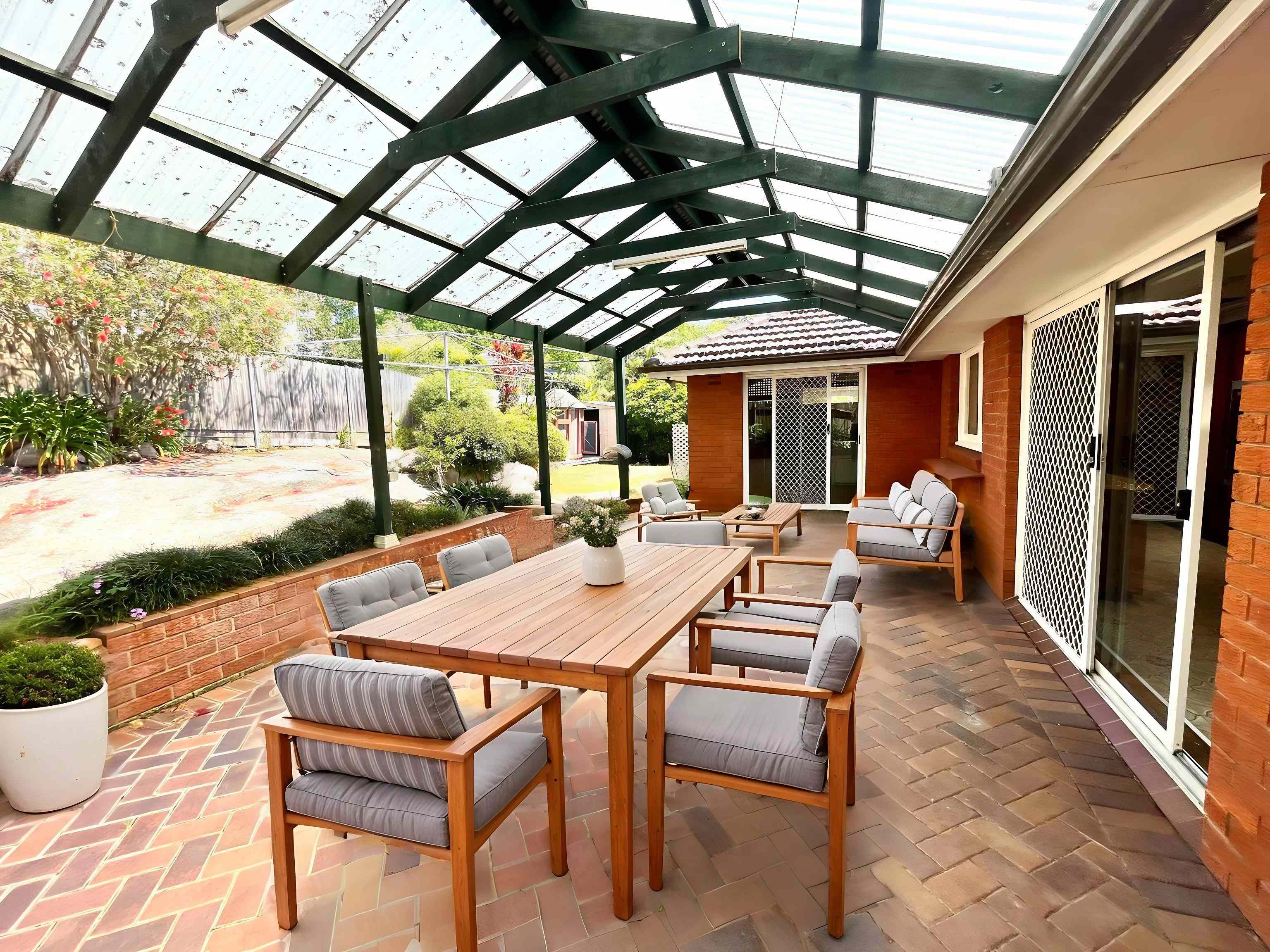Prop-GPT: House: NSW Narraweena, NSW 2099 Bright & Spacious Family Home