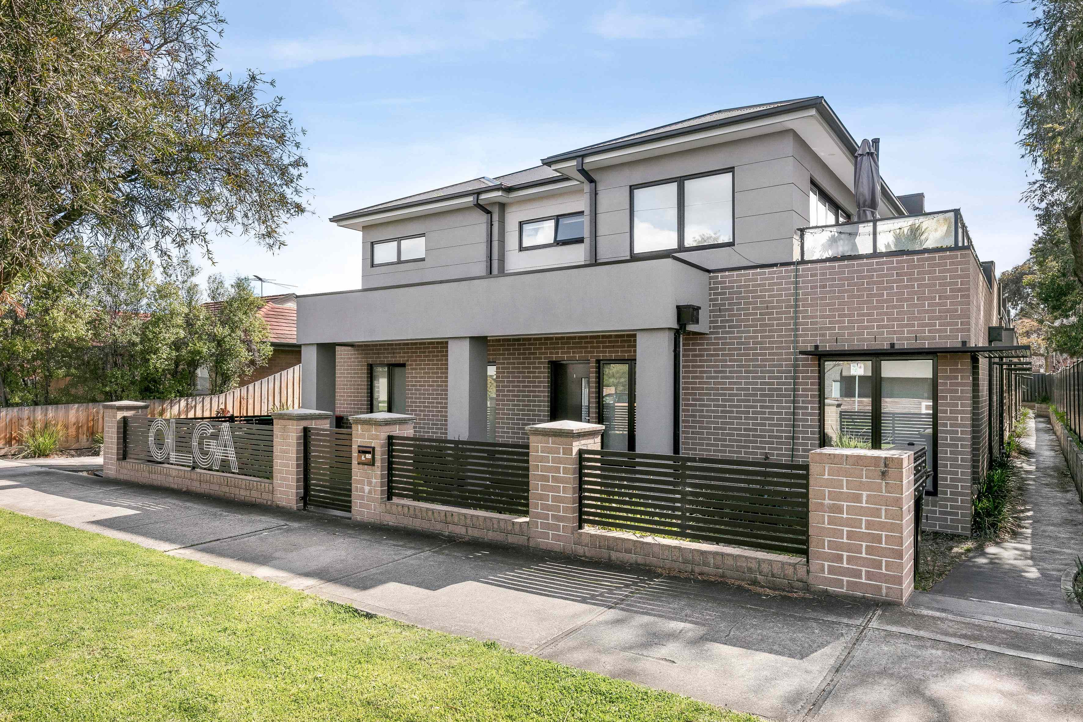 Prop-GPT: Townhouse: VIC Glenroy, VIC 3046 Stylish and Convenient Townhouse in Glenroy