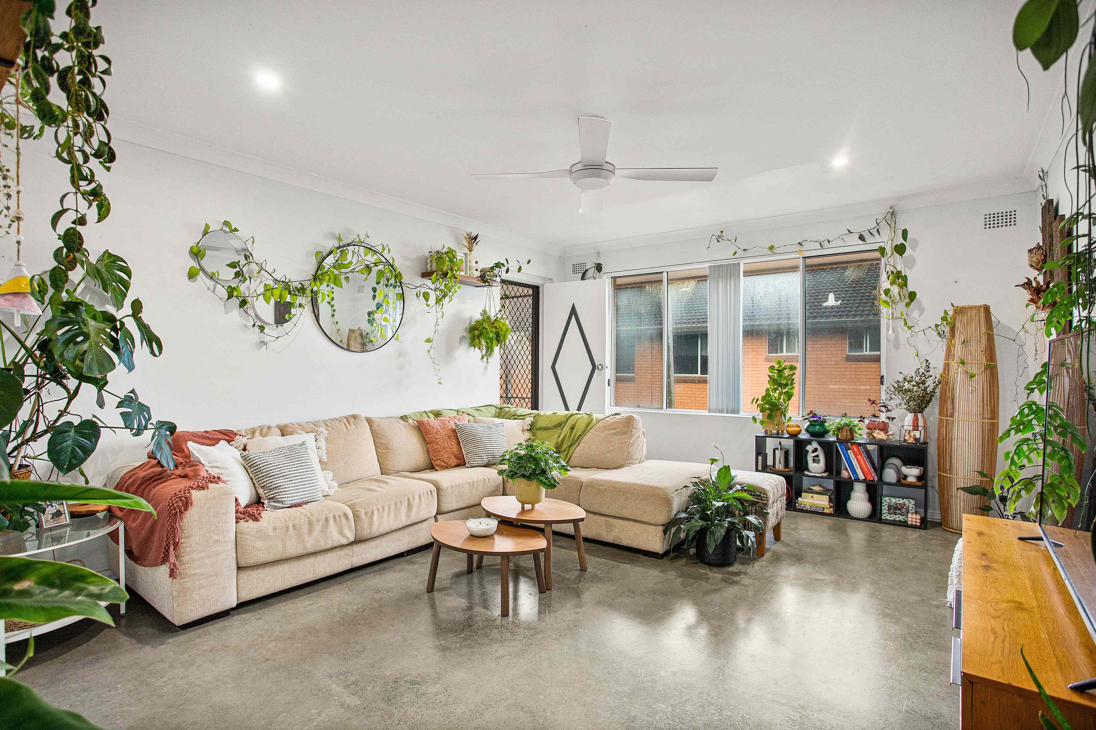 PERFECT LOCATION! TOP FLOOR UNIT: NSW Lake Illawarra, NSW 2528 Unit | Prop-GPT the AI-Powered Property Portal