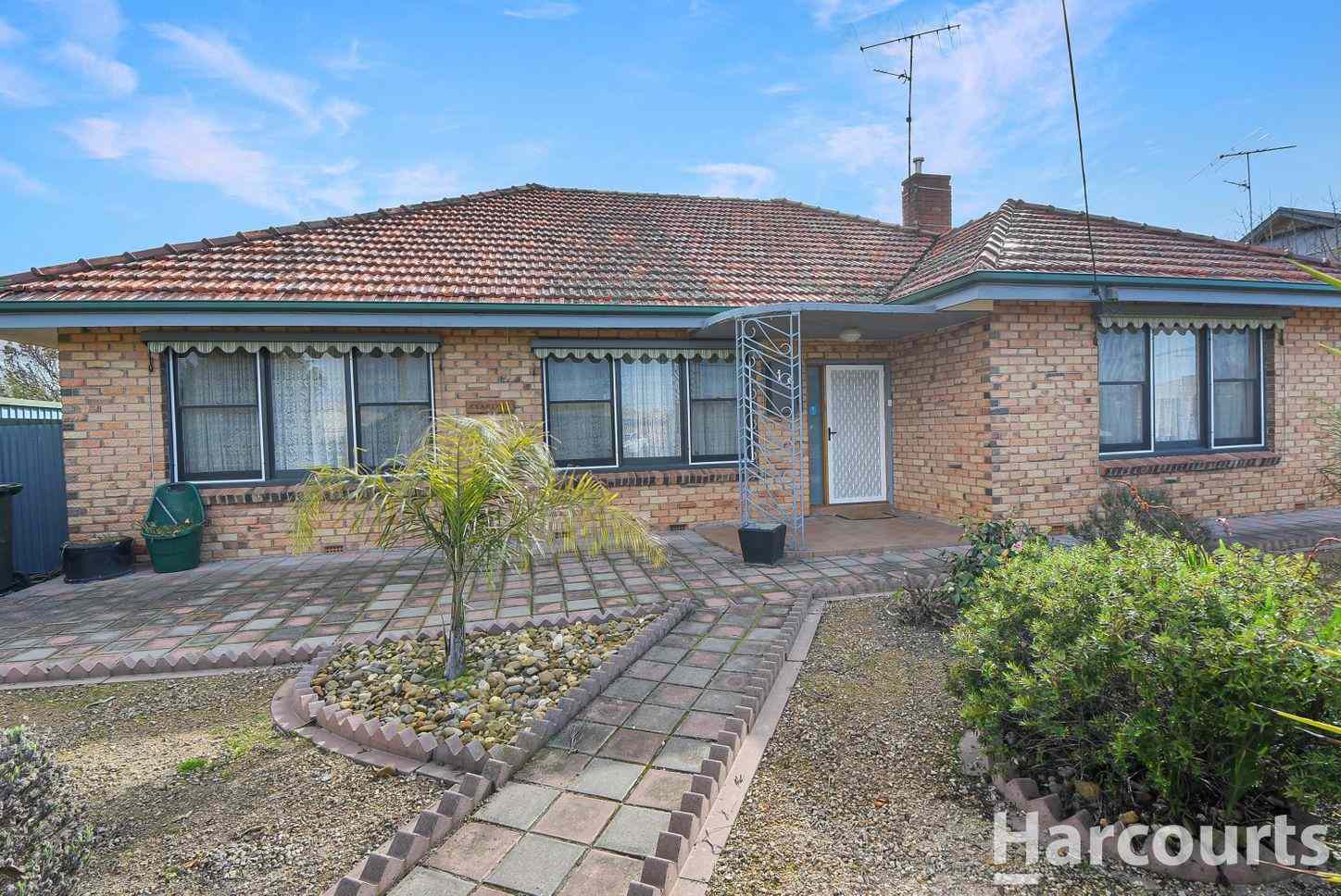 19 Young Street, HORSHAM, VIC 3400 - House for Rent - harcourts.net: VIC Horsham, VIC 3400 House | Prop-GPT the AI-Powered Property Portal
