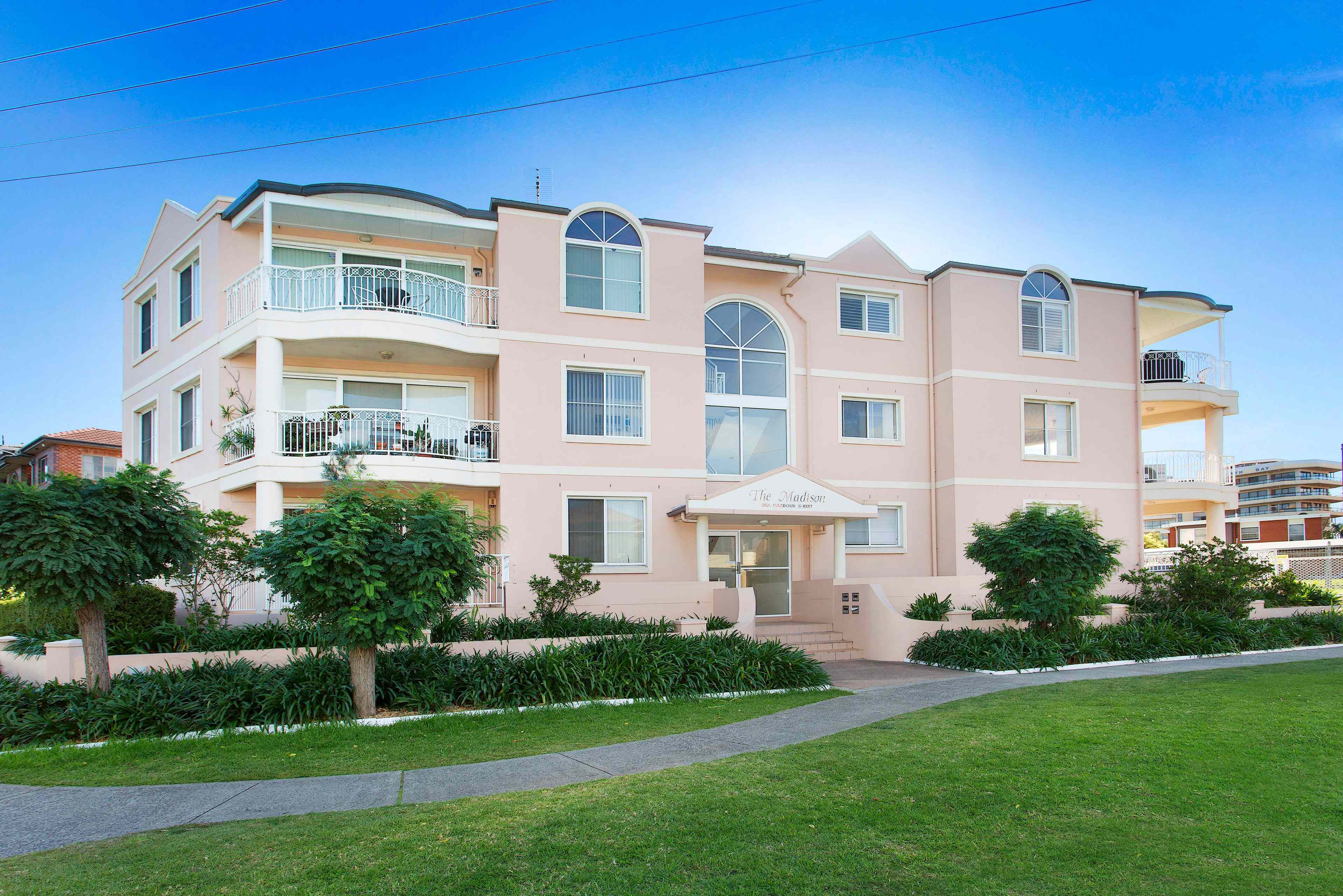 Prop-GPT: Apartment: NSW North Wollongong, NSW 2500 Life by the Harbour