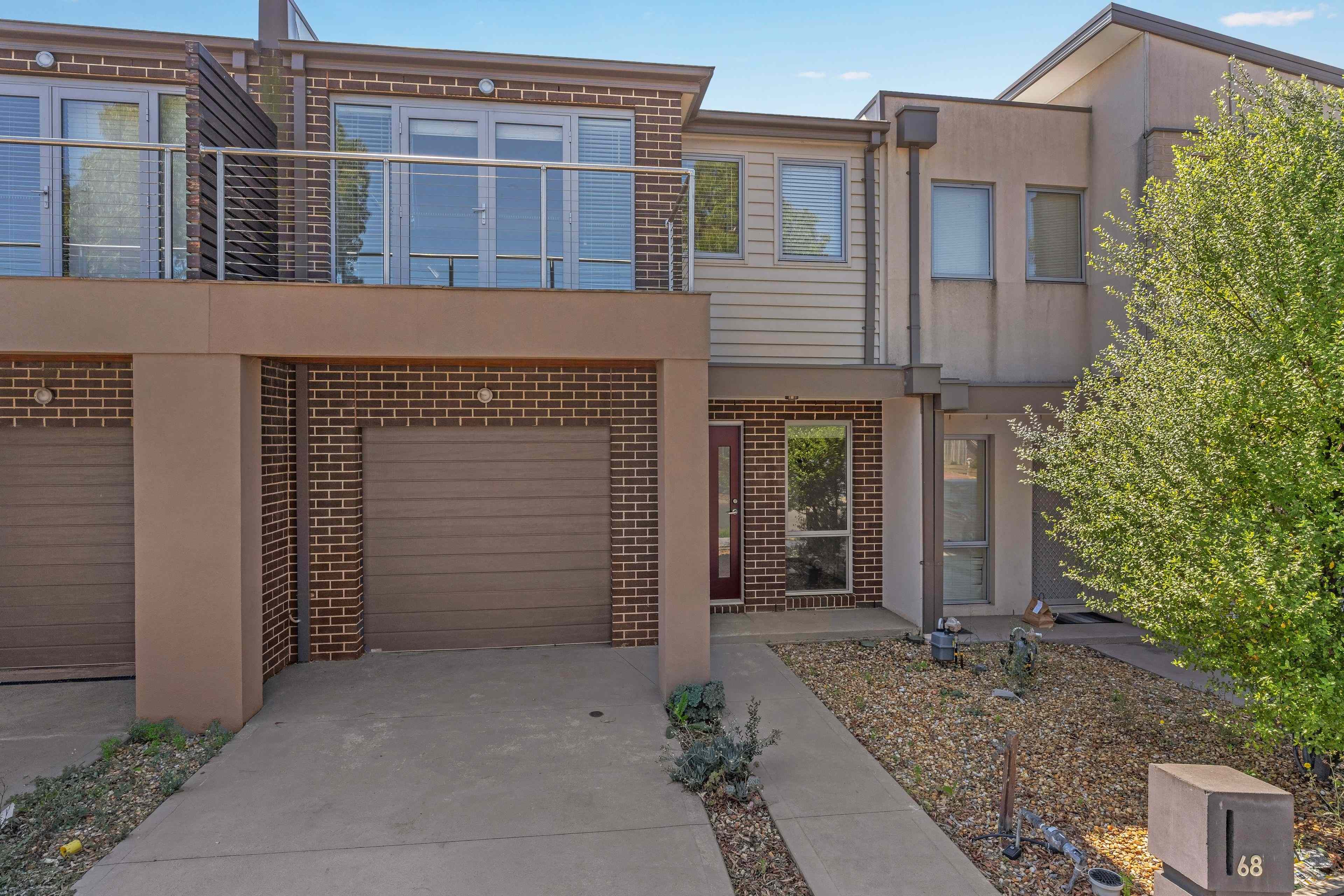 Prop-GPT: House: VIC Tarneit, VIC 3029 Low maintenance and modern, everything you've ever wanted!