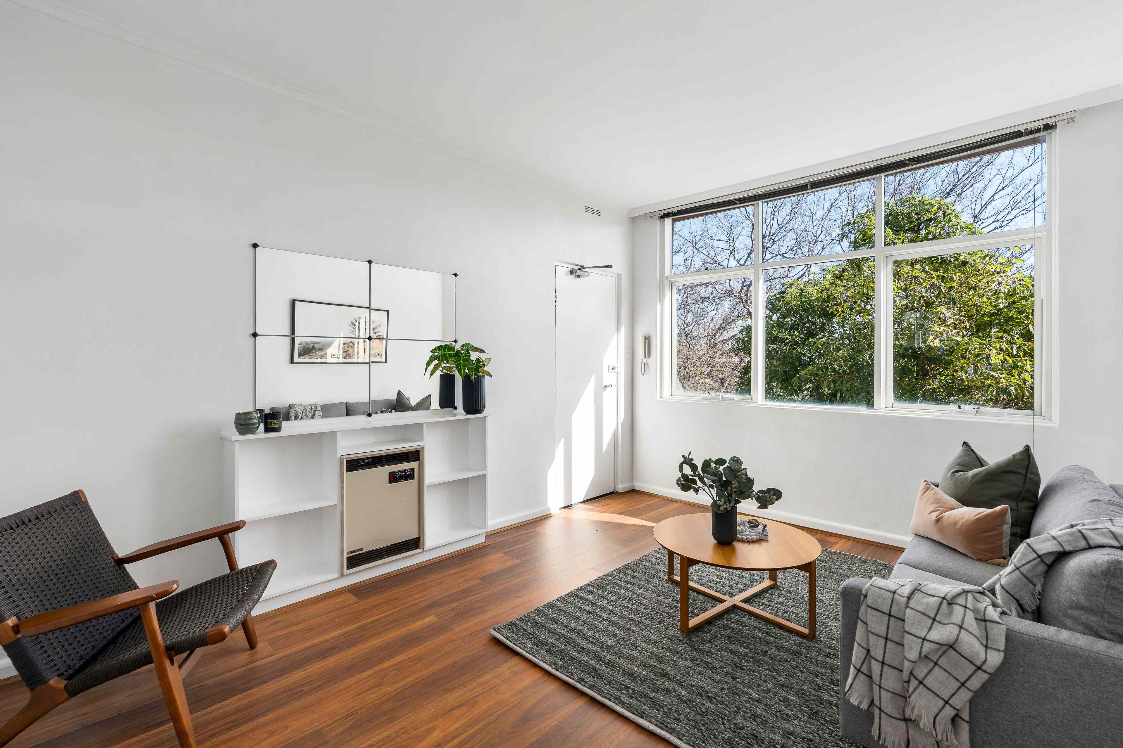Prop-GPT: Apartment: VIC St Kilda East, VIC 3183 Light-Filled Immaculate Apartment in Boutique St Kilda East Complex