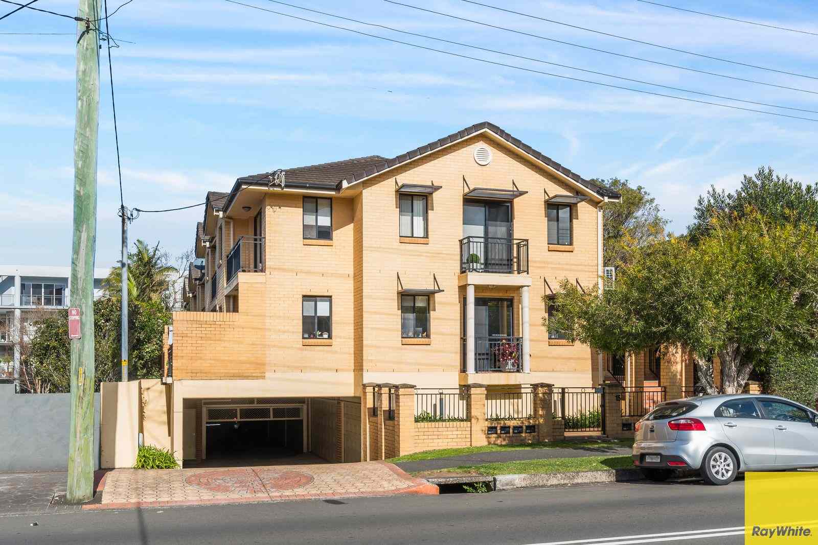 Modern Three-Bedroom Townhouse in the Heart of Wollongong!: NSW North Wollongong, NSW 2500 House | Prop-GPT the AI-Powered Property Portal