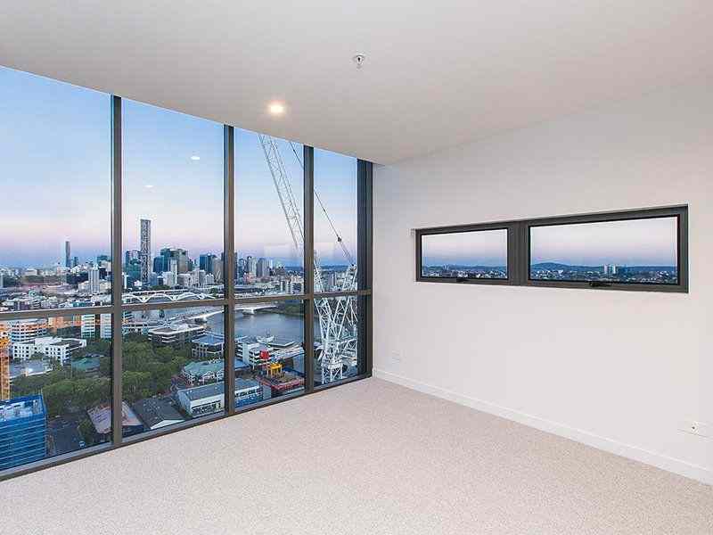 Prop-GPT: Apartment: QLD Milton, QLD 4064 Sub-Penthouse Luxury with Uninterrupted City Views