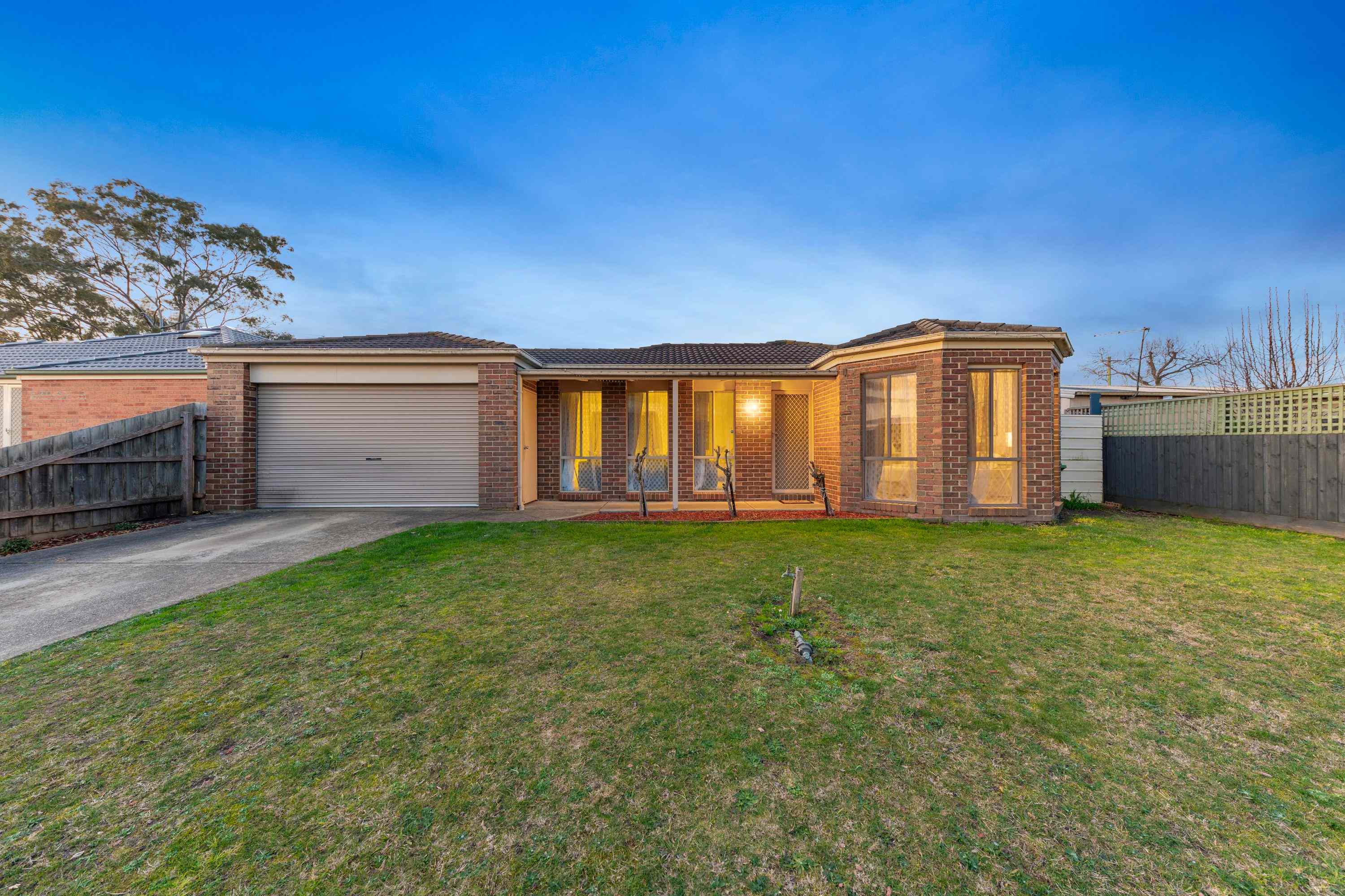 CLOSE TO EVERYTHING !: VIC Pakenham, VIC 3810 House | Prop-GPT the AI-Powered Property Portal