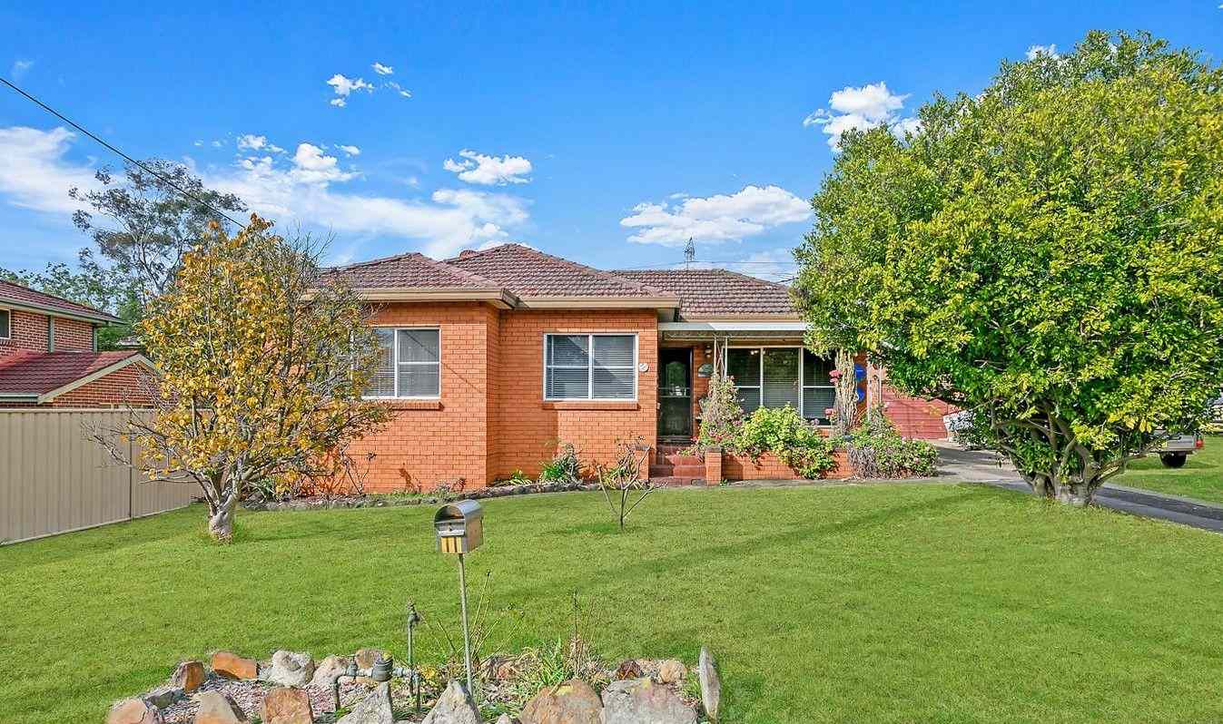 Plenty of Space for All Your Storage Needs: NSW Seven Hills, NSW 2147 House | Prop-GPT the AI-Powered Property Portal