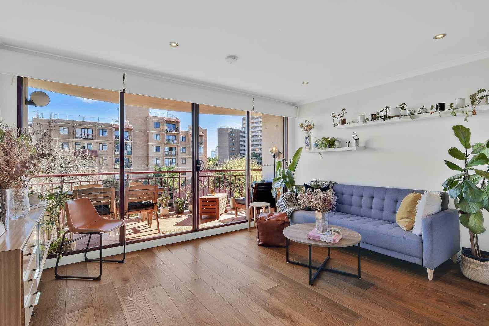 Prop-GPT: Unit: NSW Surry Hills, NSW 2010 Sophisticated and Stylish One Bedroom Apartment