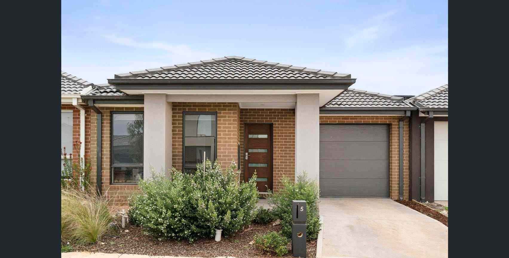 Prop-GPT: House: VIC Rockbank, VIC 3335 Modern Comfort and Convenience in a Prime Location