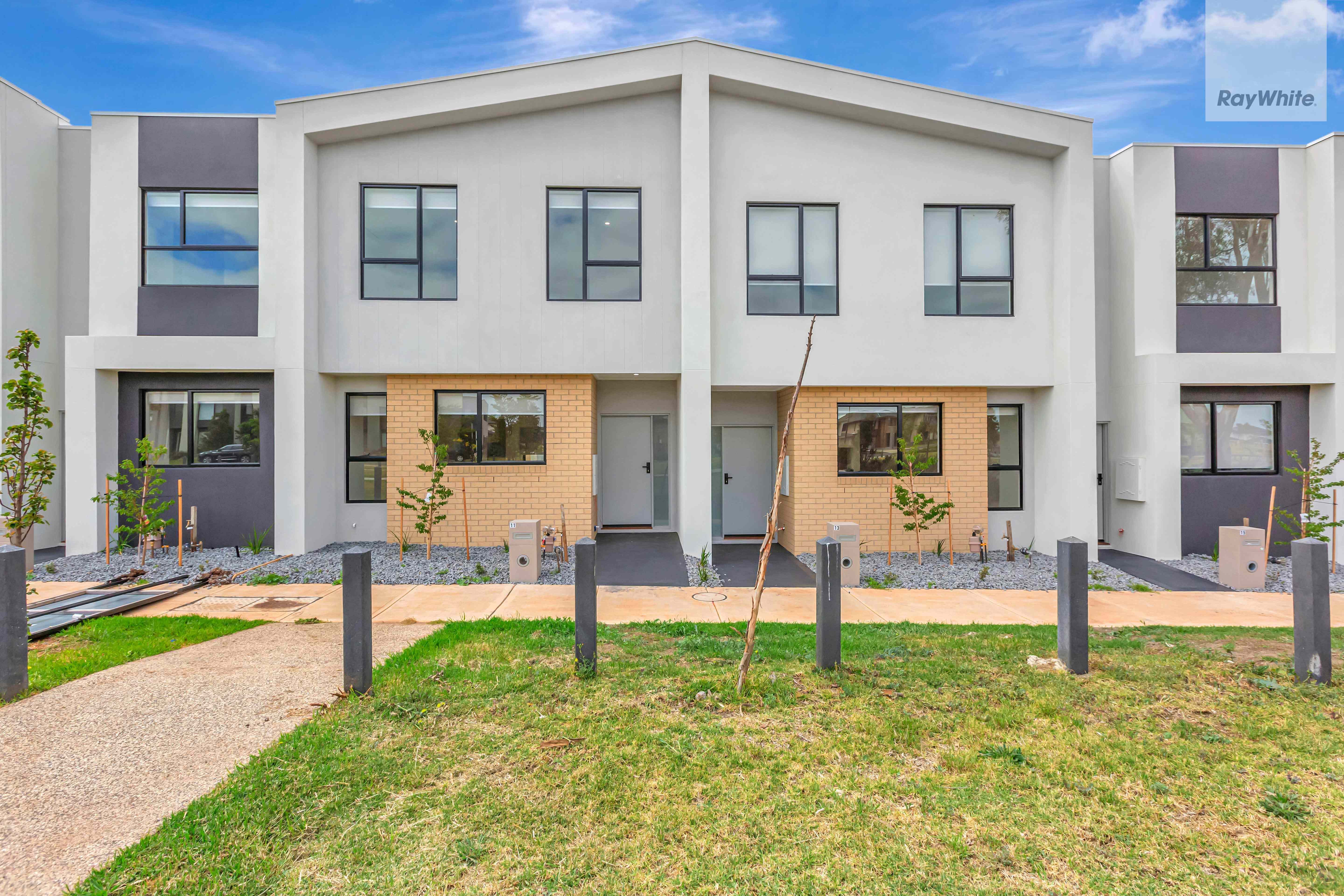 Prop-GPT: Townhouse:   Light Filled Family Haven