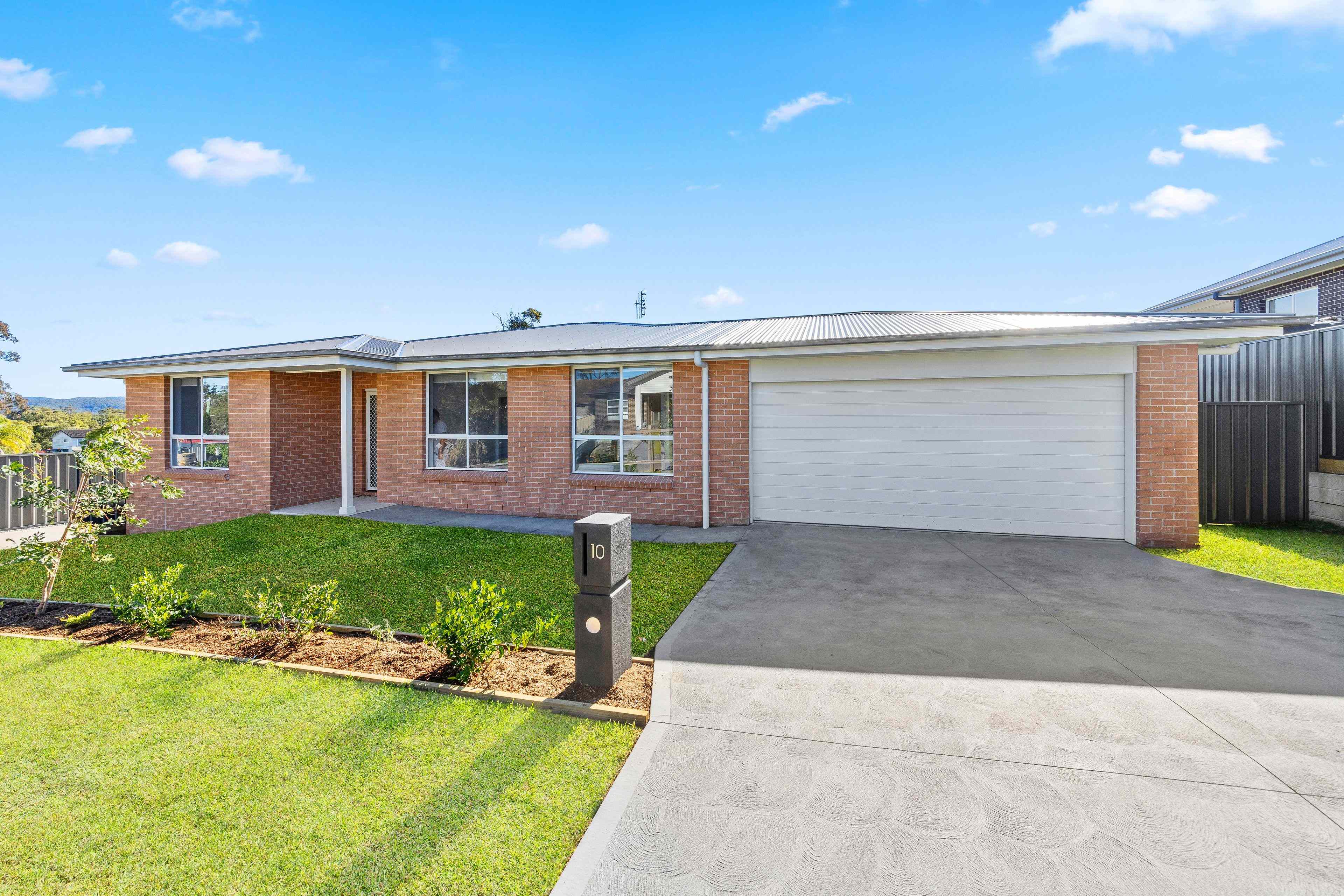 Modern Family Living: NSW Morisset, NSW 2264 House | Prop-GPT the AI-Powered Property Portal