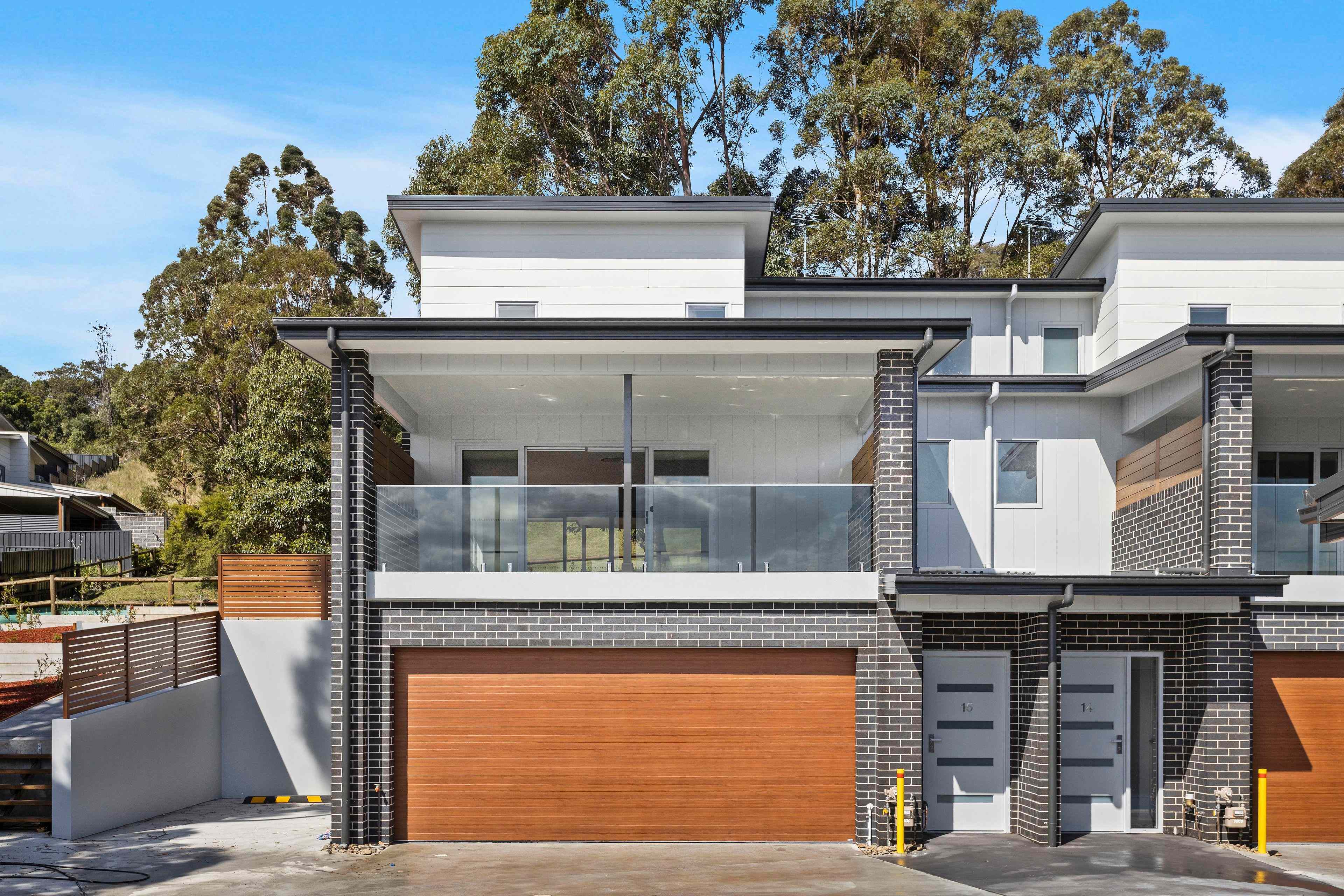 Prop-GPT: Townhouse: NSW Blackbutt, NSW 2529 Stunning 3 Bedroom Townhouse