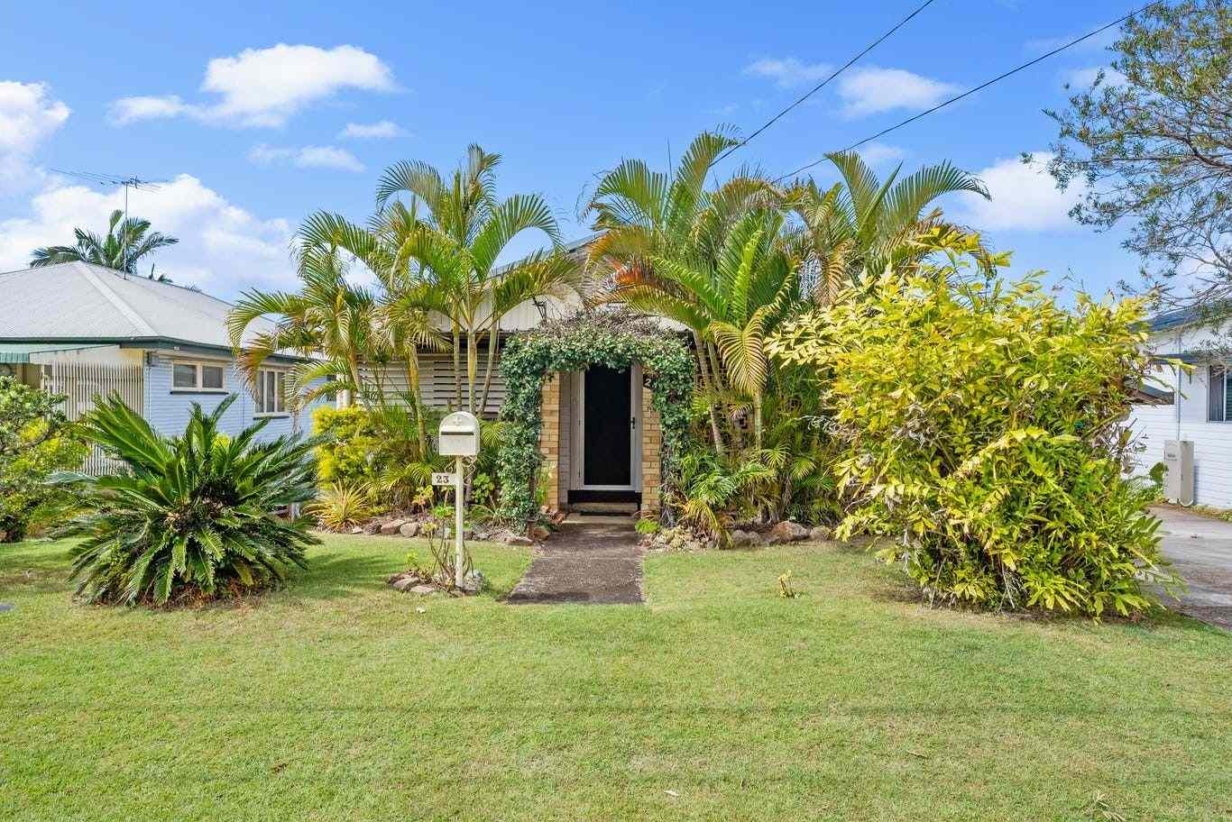 Prop-GPT: House: QLD Stafford Heights, QLD 4053 READY TO BE YOURS!