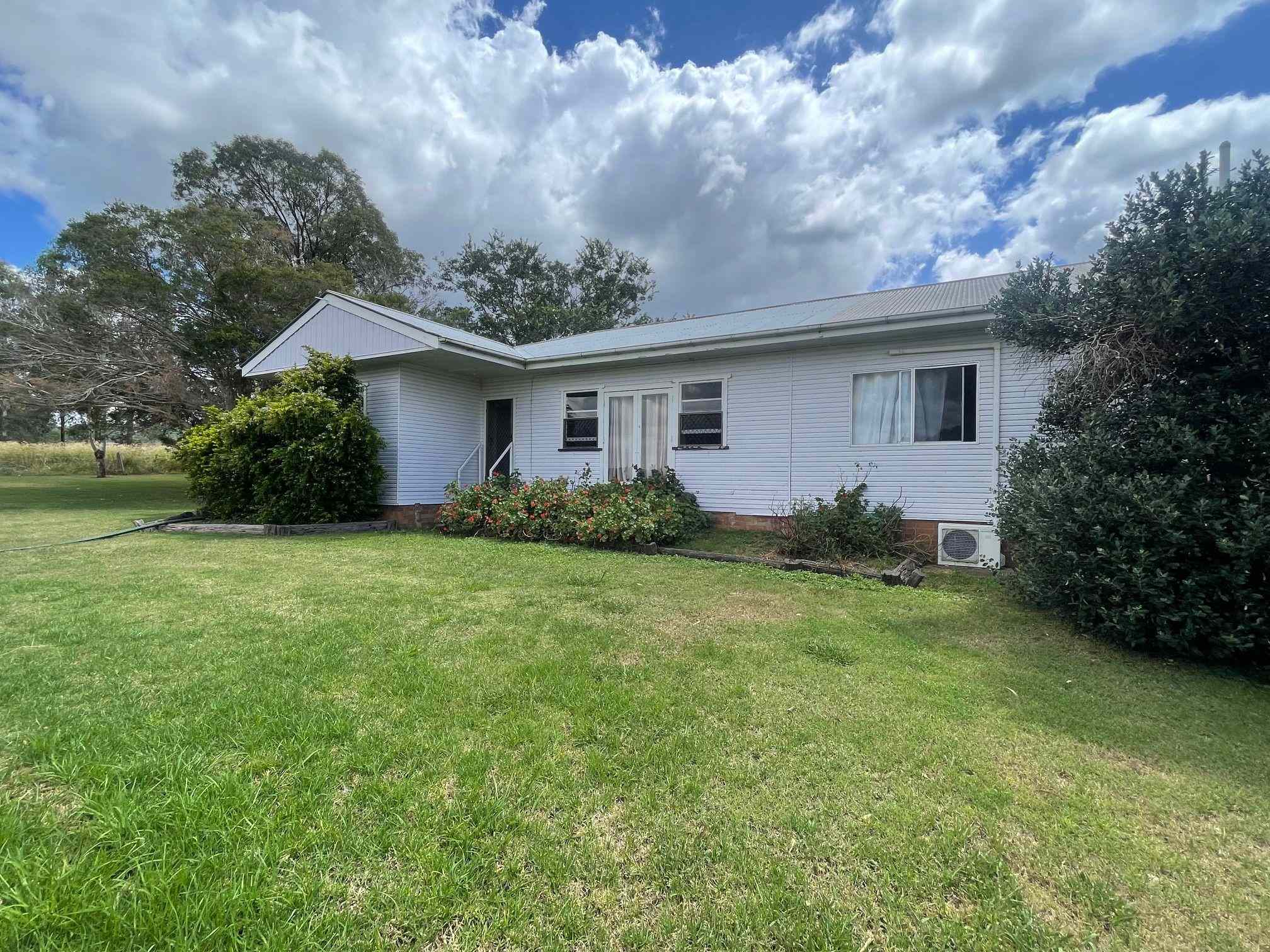 Prop-GPT: House: QLD Felton, QLD 4358 Charming Family Home in Felton