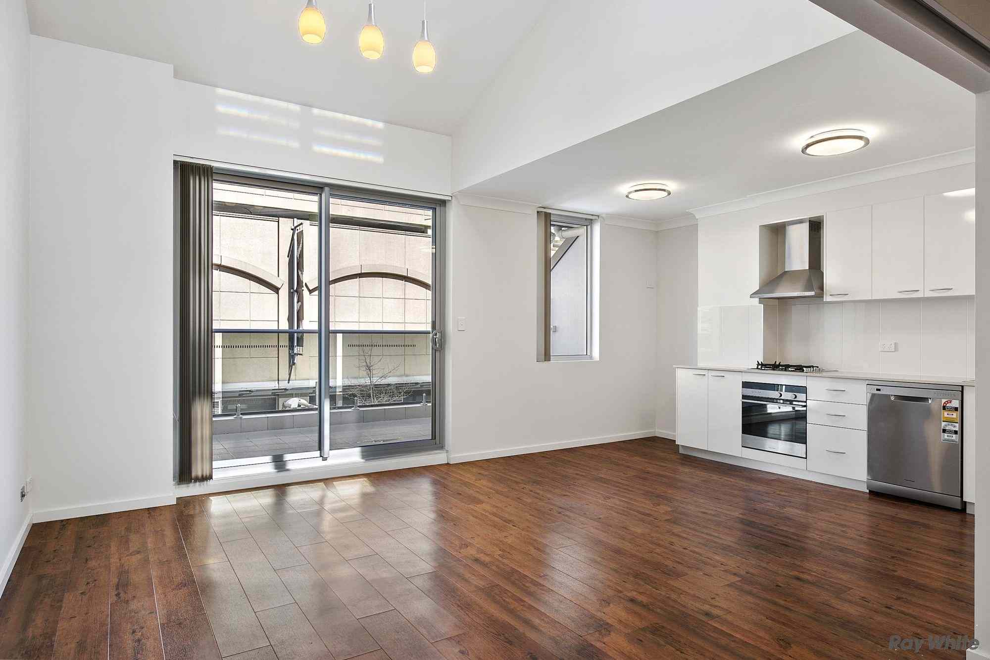 Prop-GPT: Apartment: NSW Hornsby, NSW 2077 Stylish Apartment in Superb Location