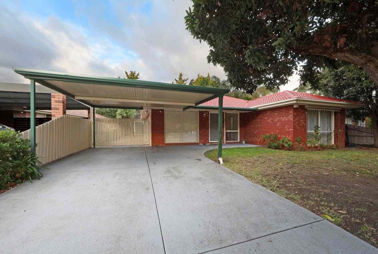 Prop-GPT: House: VIC Rowville, VIC 3178 Beautiful Family Home in Prime Rowville Location!