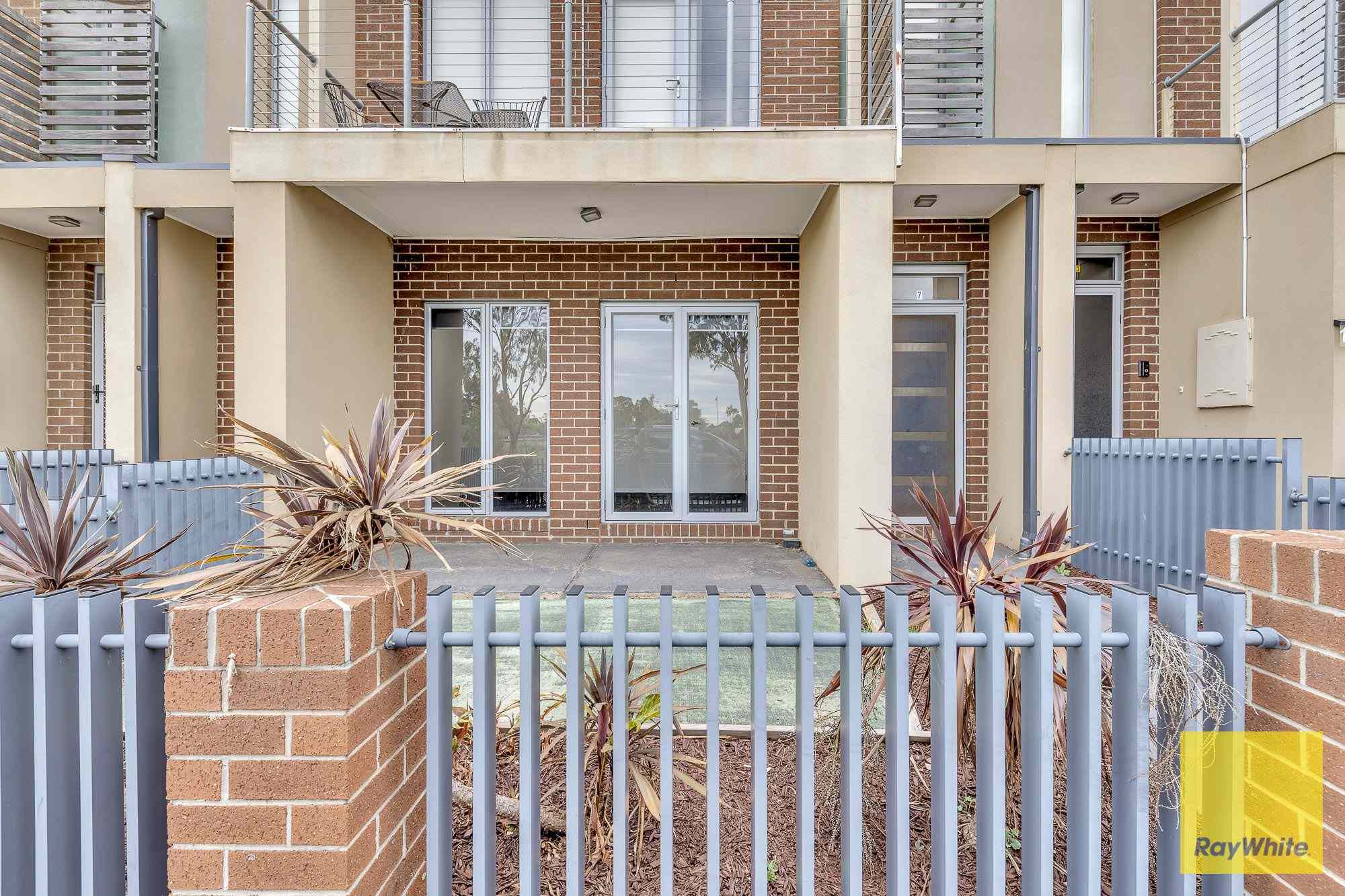 Stunning Home, Spectacular Views & Unbeatable Convenience!: VIC Tarneit, VIC 3029 House | Prop-GPT the AI-Powered Property Portal