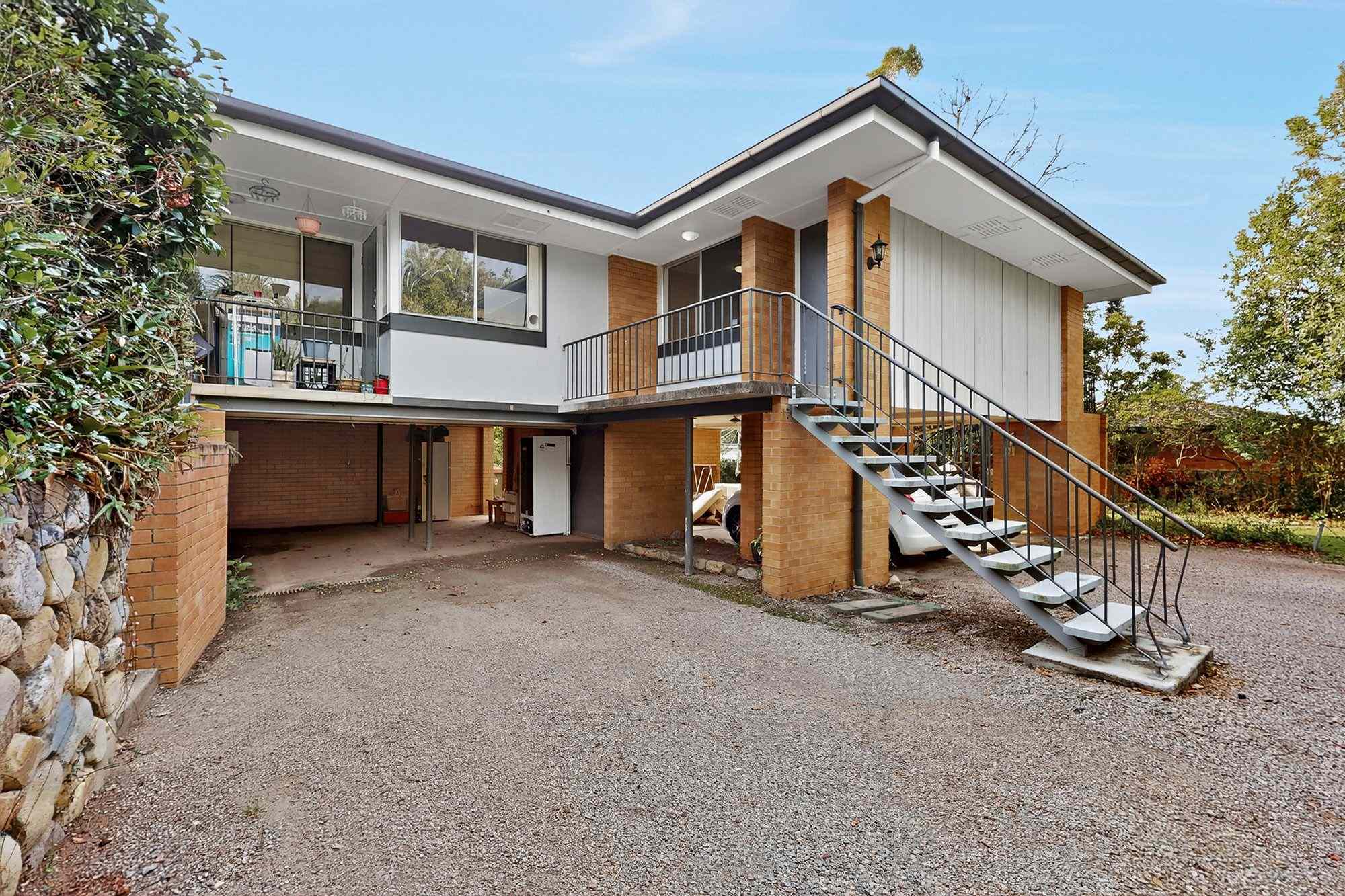 Spacious 1 bedroom unit available.: QLD Annerley, QLD 4103 Unit | Prop-GPT the AI-Powered Property Portal