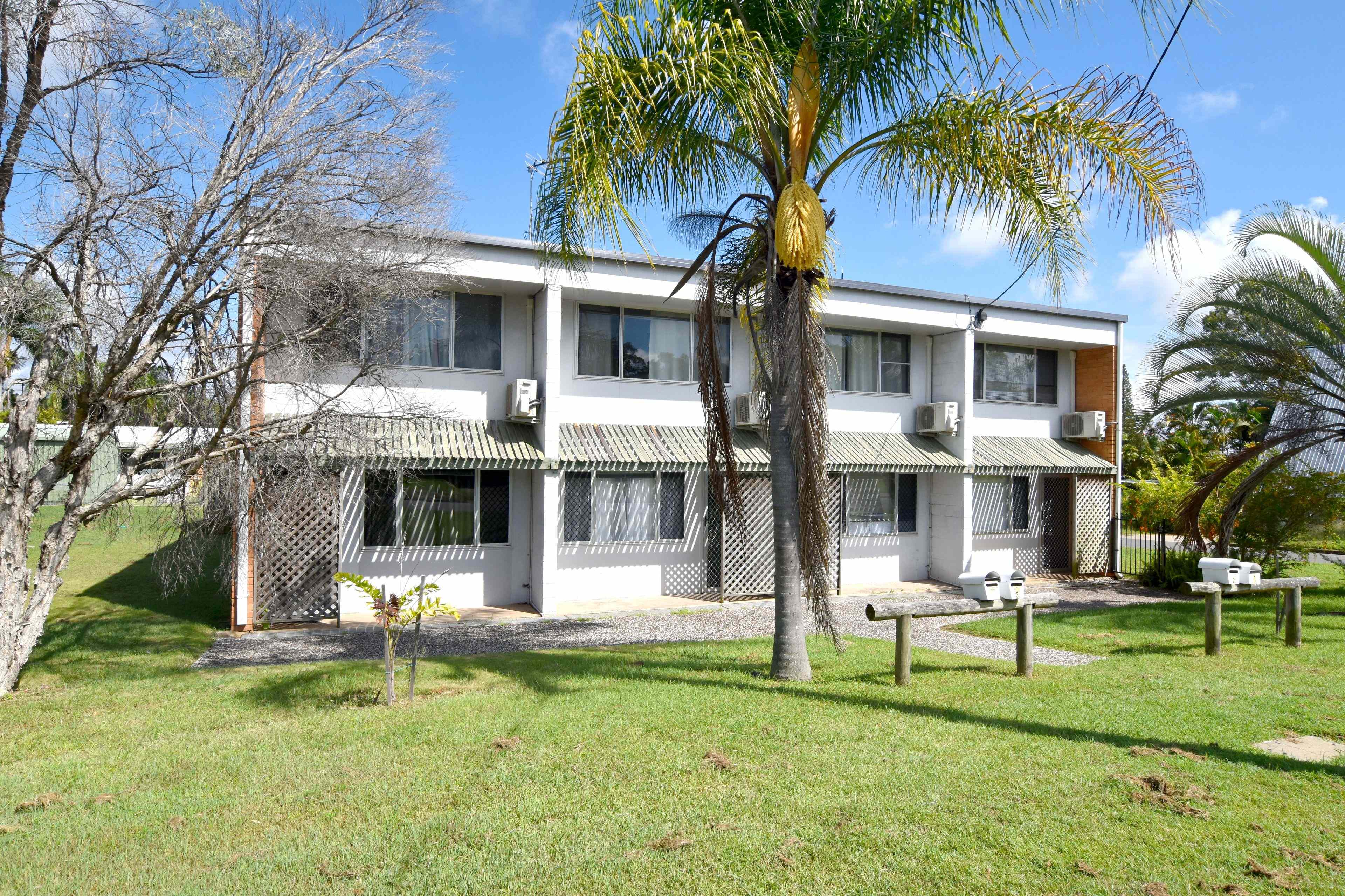 SELF CONTAINED TOWNHOUSE, CLEAN & COMFORTABLE, SHORT WALK TO ALL YOUR EVERYDAY NEEDS: QLD Clinton, QLD 4680 Unit | Prop-GPT the AI-Powered Property Portal