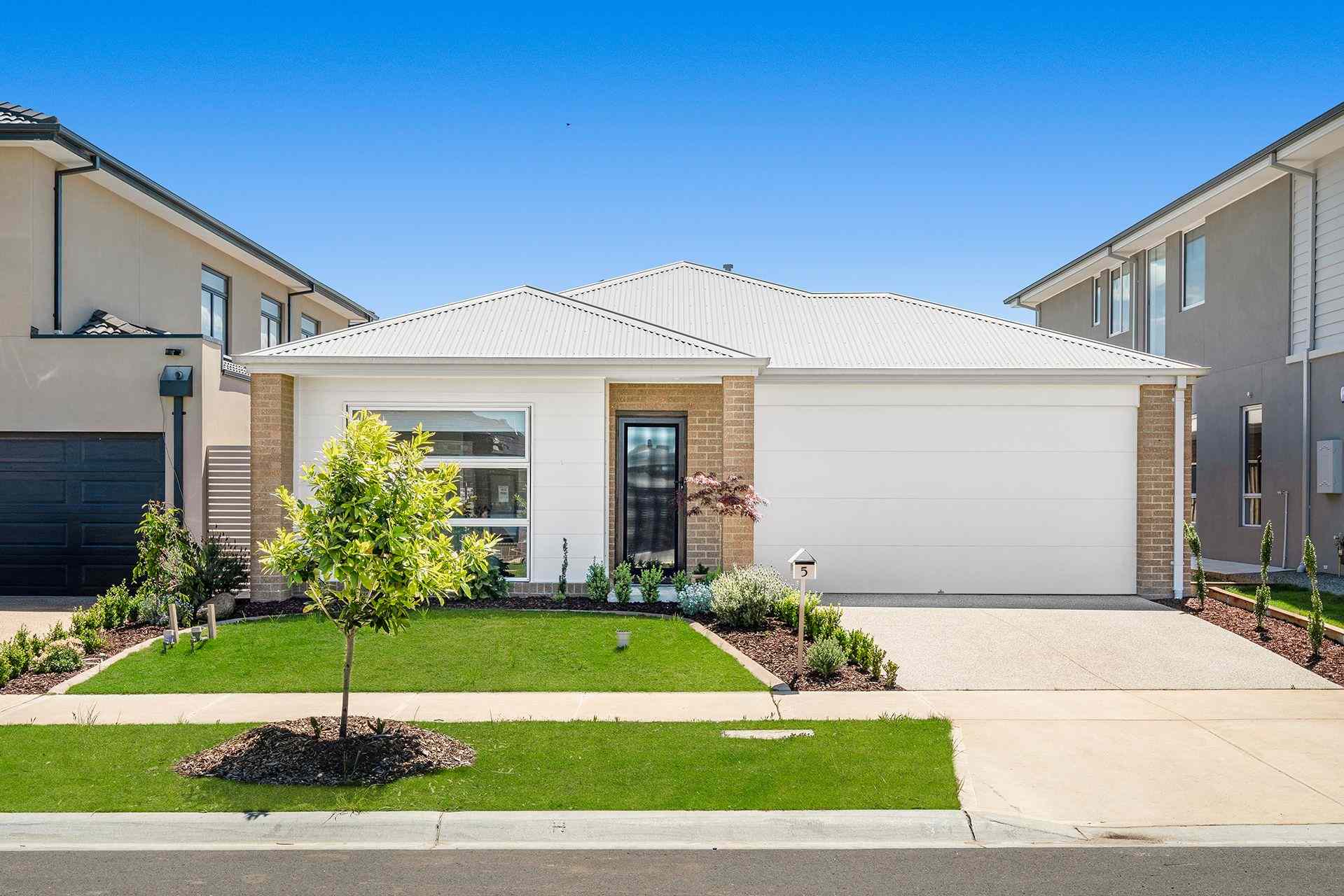 Modern Family Living in Prime Clyde North Location: VIC Clyde North, VIC 3978 House | Prop-GPT the AI-Powered Property Portal