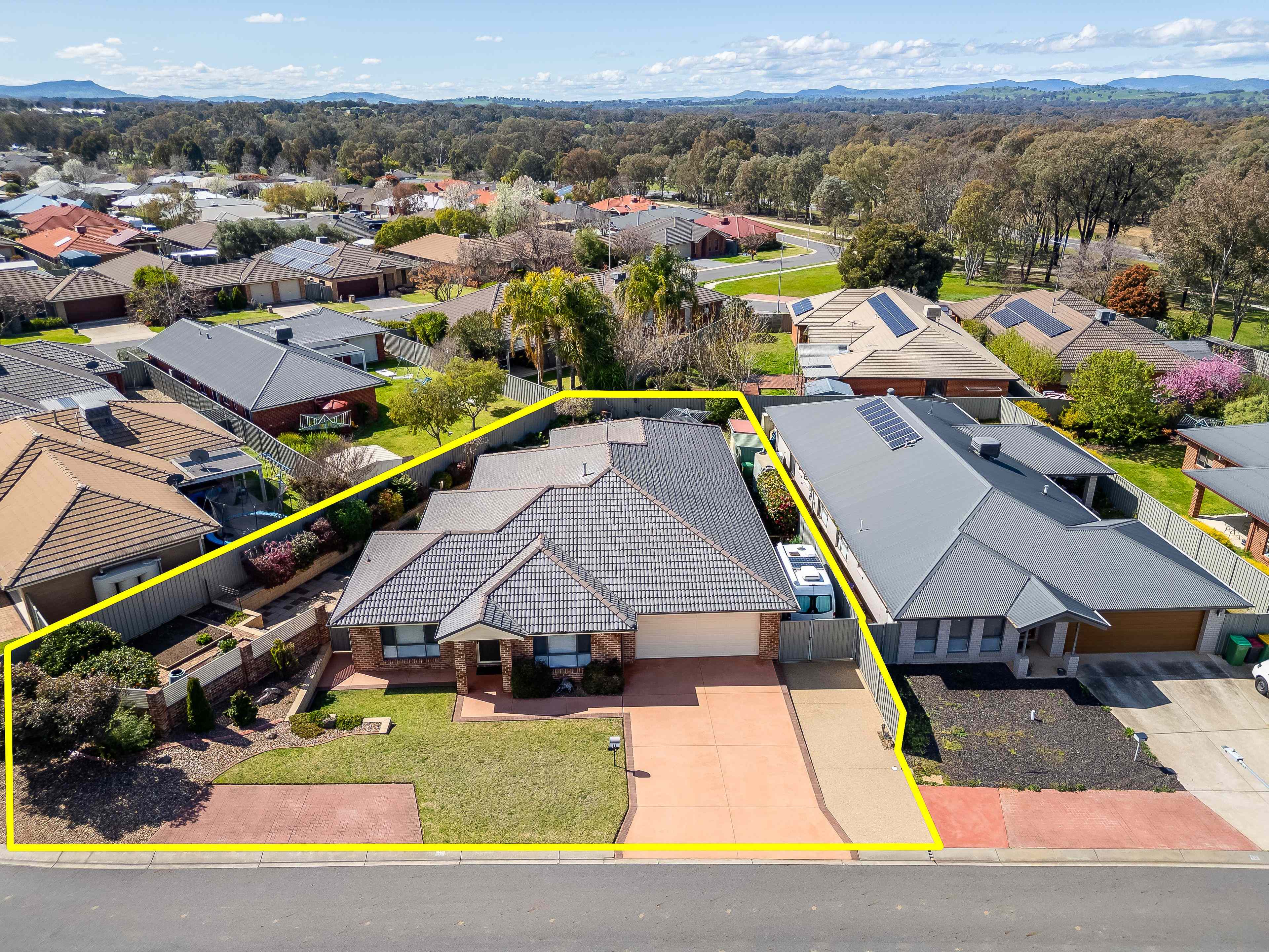 Stunning Family Home in Thurgoona with an additional space for your CARAVAN OR TRAILER!: NSW Thurgoona, NSW 2640 House | Prop-GPT the AI-Powered Property Portal