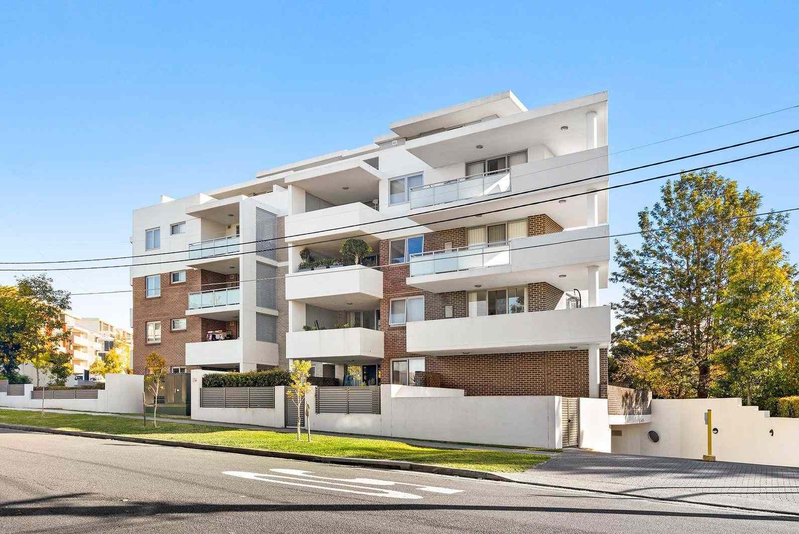 Modern Top-Floor 3-Bedroom Apartment - Exceptional Location: NSW Asquith, NSW 2077 Apartment | Prop-GPT the AI-Powered Property Portal