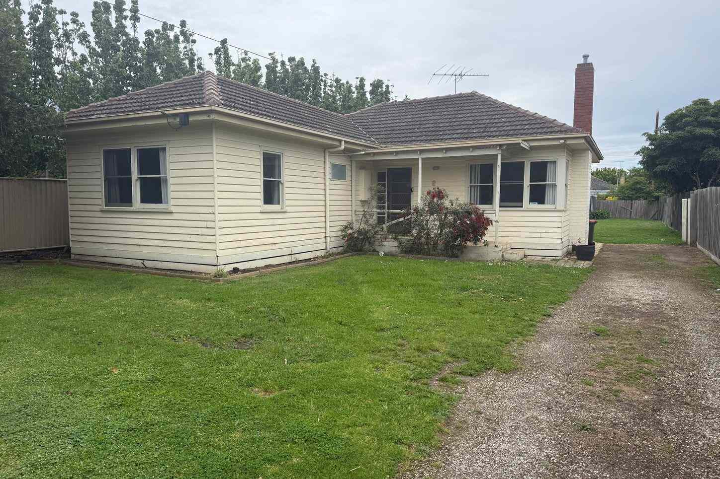 2 Weeroona Avenue, Hamlyn Heights, VIC 3215 - House for Rent - harcourts.net: VIC Hamlyn Heights, VIC 3215 House | Prop-GPT the AI-Powered Property Portal