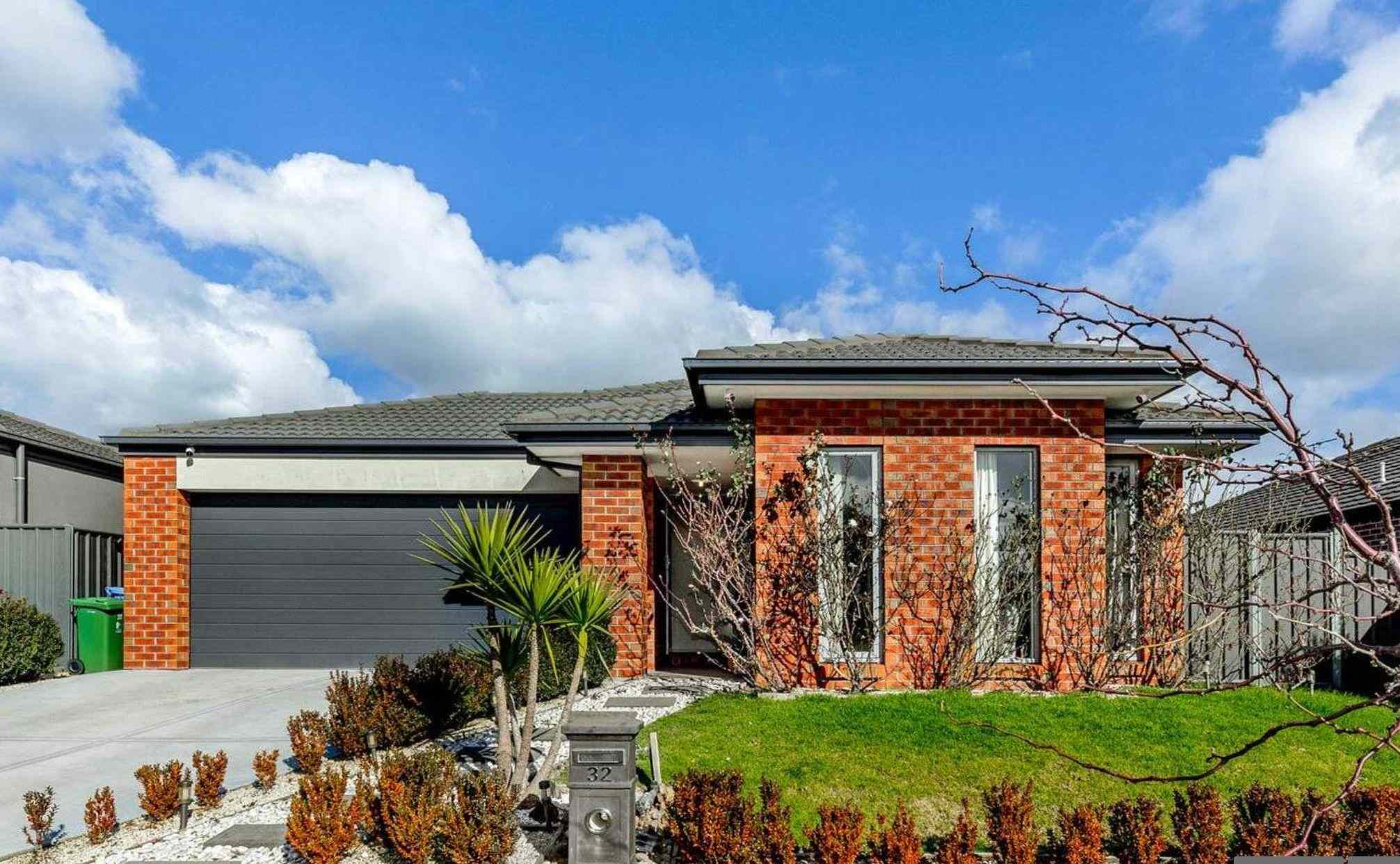 Spacious Family Home for Rent: VIC Clyde North, VIC 3978 House | Prop-GPT the AI-Powered Property Portal