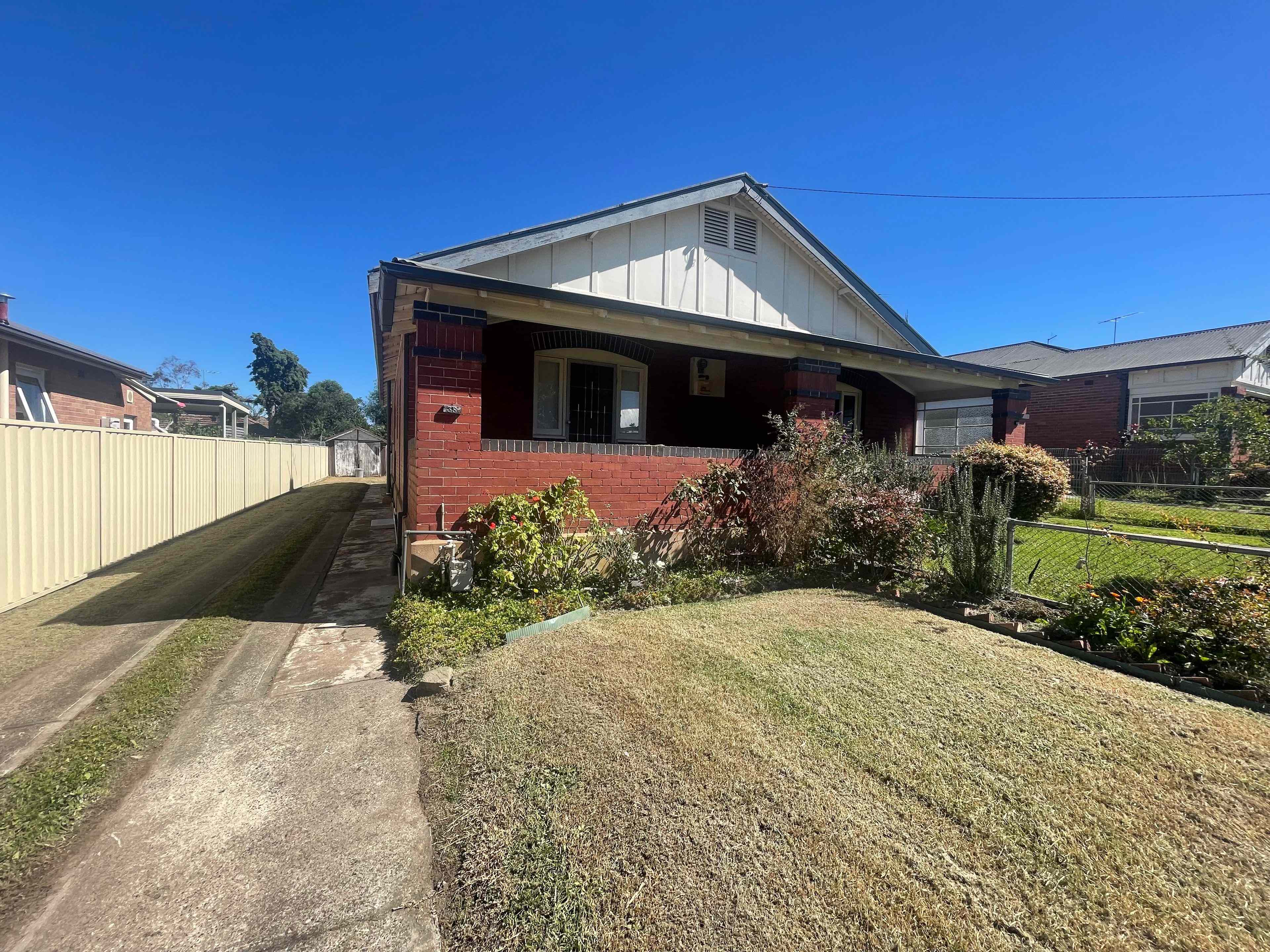 WEST GOULBURN Neat 2 Bedroom Cottage: NSW Goulburn, NSW 2580 DuplexSemi-detached | Prop-GPT the AI-Powered Property Portal
