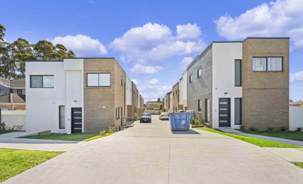 Near New Townhouse: NSW Green Valley, NSW 2168 Townhouse | Prop-GPT the AI-Powered Property Portal