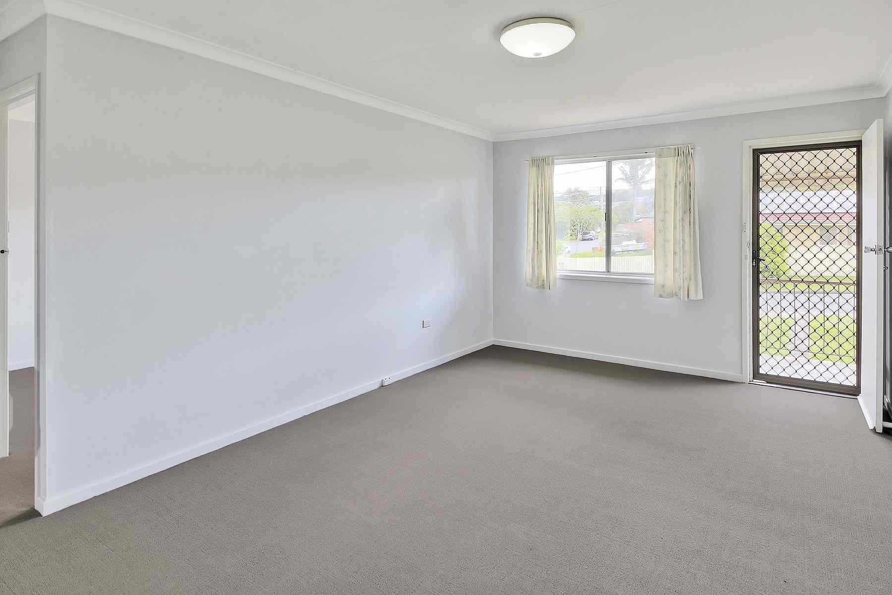 TIDY TWO BEDROOM UNIT -  WALKING DISTANCE TO GARDEN CITY: QLD Macgregor, QLD 4109 Unit | Prop-GPT the AI-Powered Property Portal