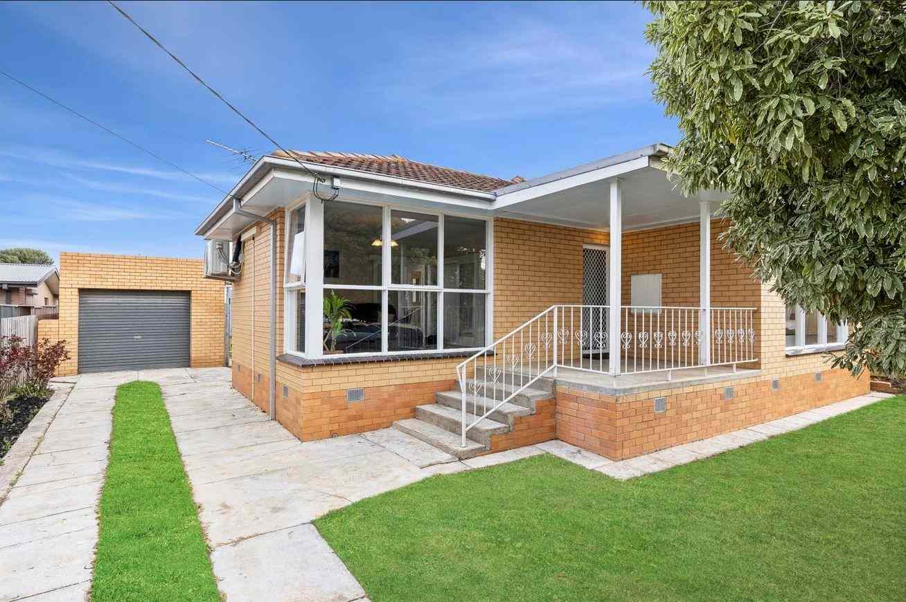 MODERN COMFORT MEETS CONVENIENT LIVING: VIC Bell Park, VIC 3215 House | Prop-GPT the AI-Powered Property Portal